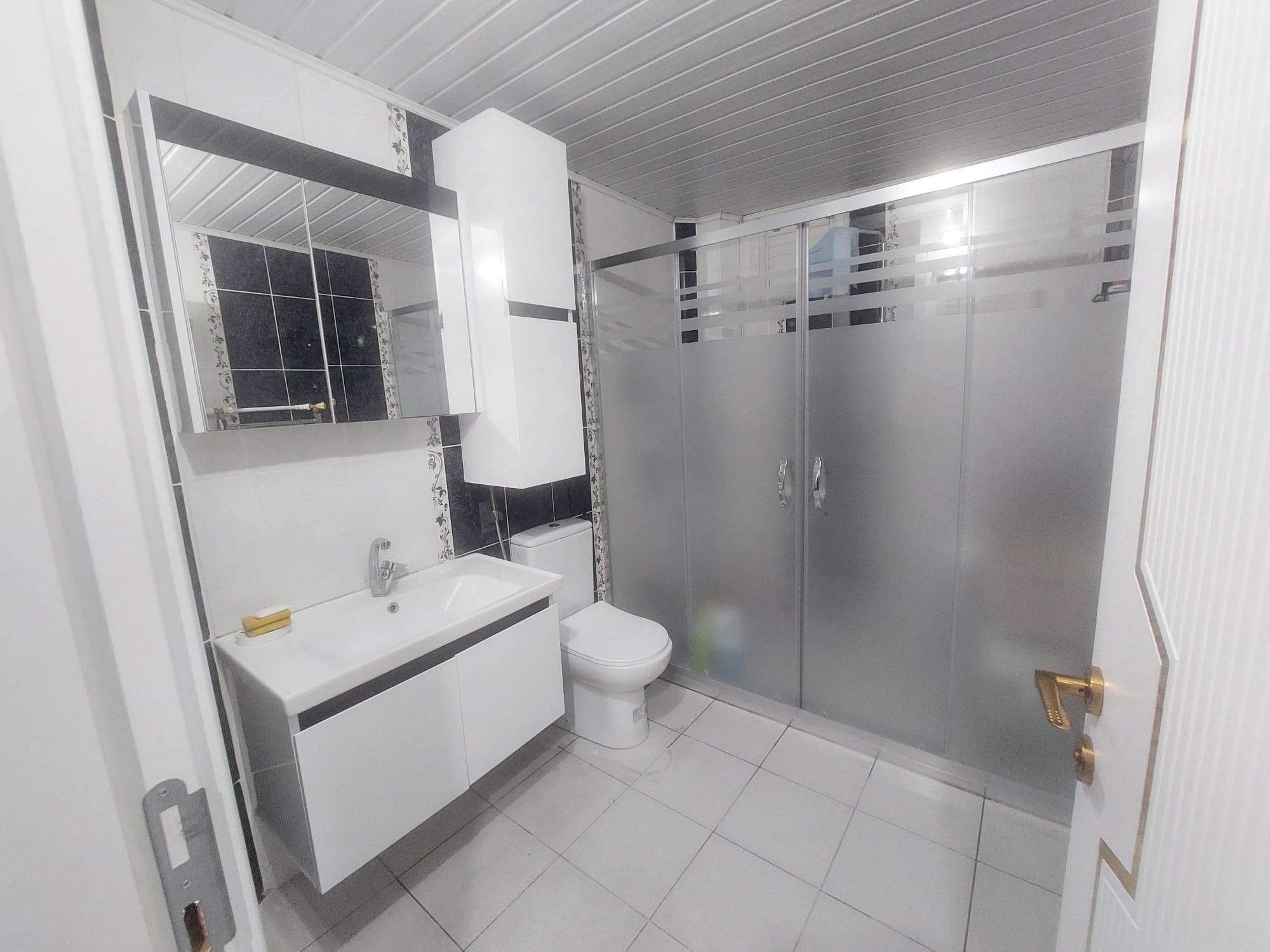 ESENYURT ANA CADDE ÜZERİ YENİLENMİŞ GENİŞ SATILIK DAİRE - 8