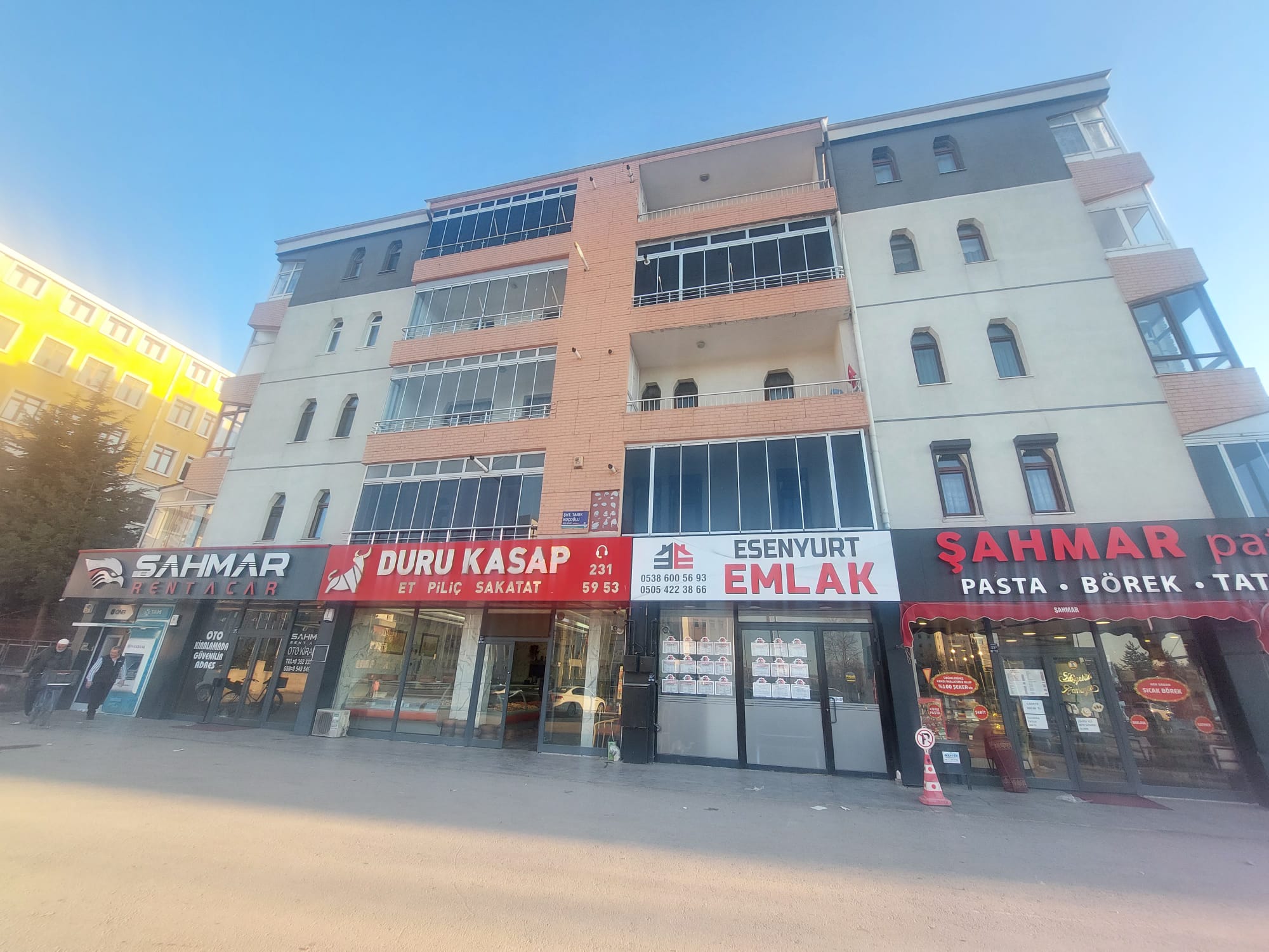 ESENYURT ANA CADDE ÜZERİ YENİLENMİŞ GENİŞ SATILIK DAİRE - 21