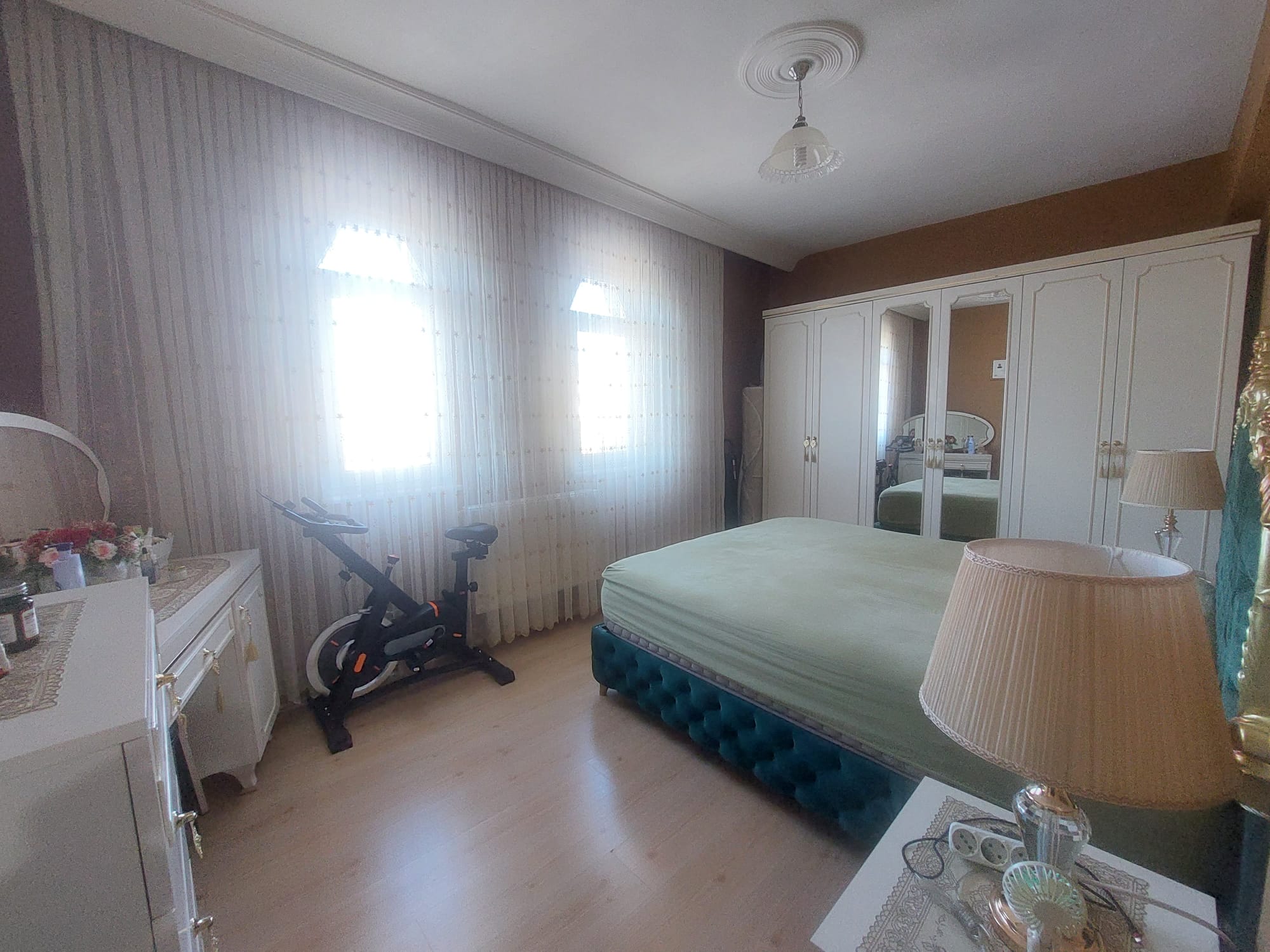 ESENYURT ANA CADDE ÜZERİ YENİLENMİŞ GENİŞ SATILIK DAİRE - 10