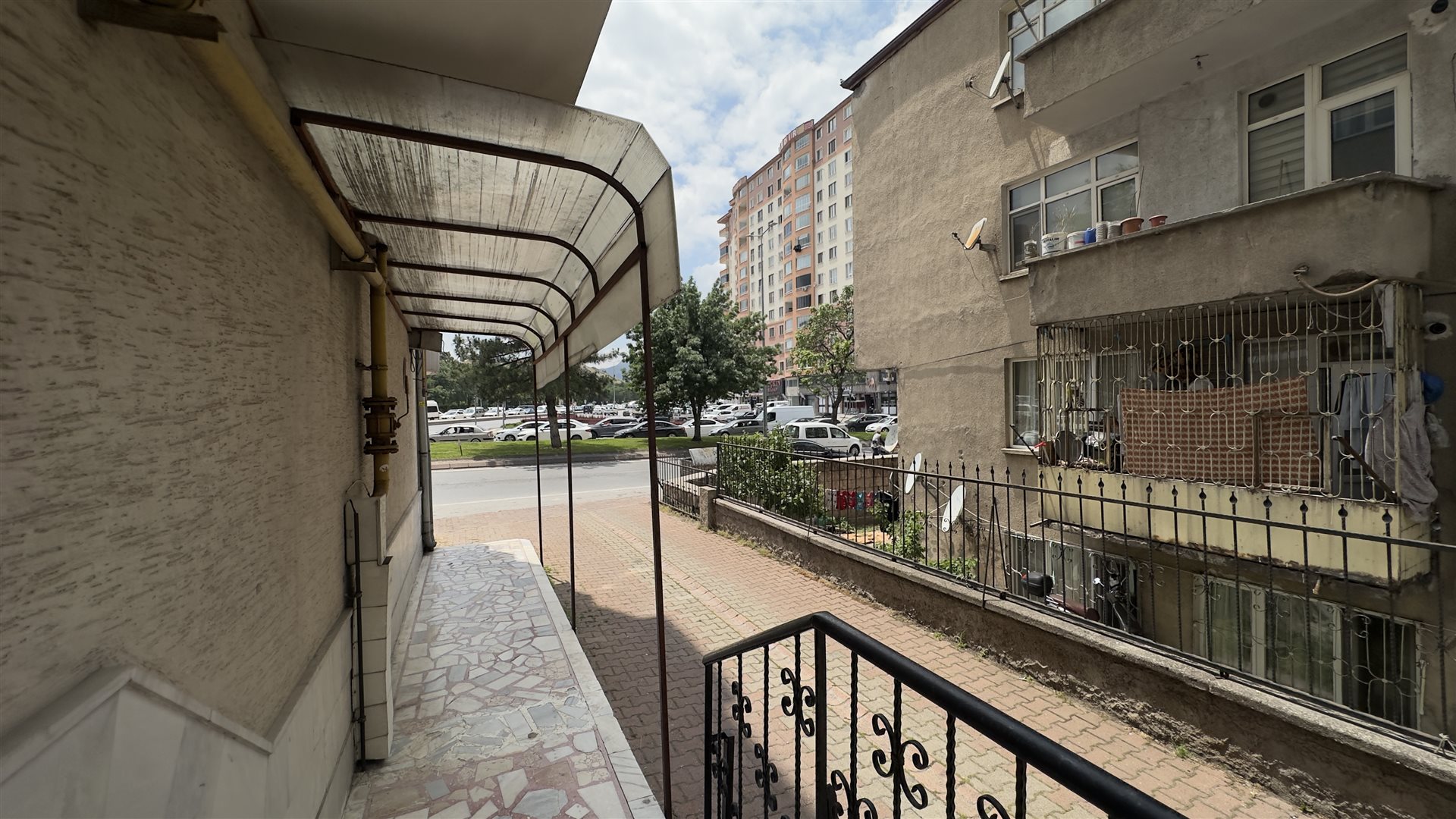 HÜRRİYET DE CADDE ÜZERİ ÇORAKÇILAR MERKEZ DE KİRALIK 3+1 DAİRE - 4