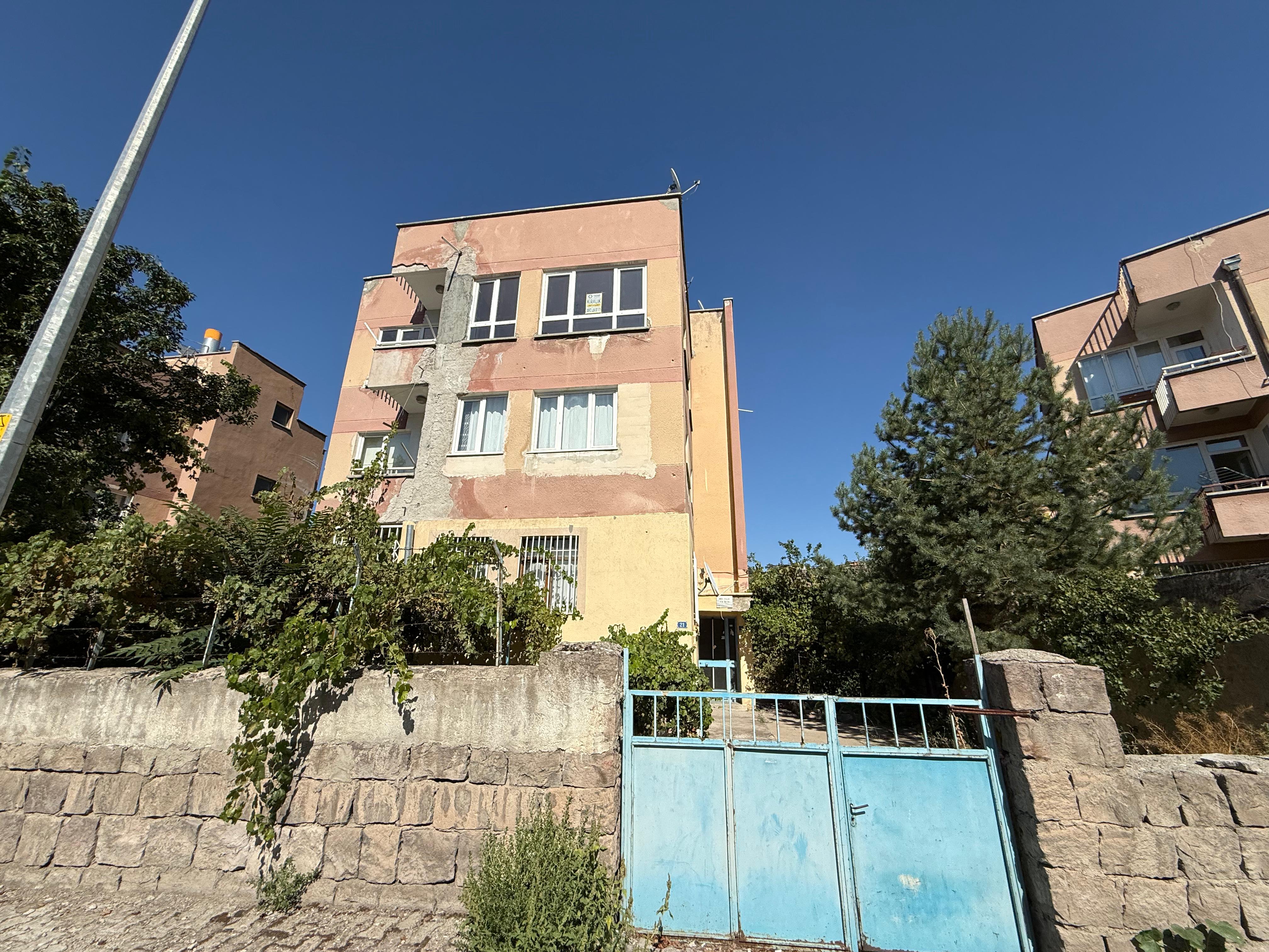 TALAS HARMAN'DA TERASLI BAHÇELİ 3+1 BAKIMLI KİRALIK DAİRE