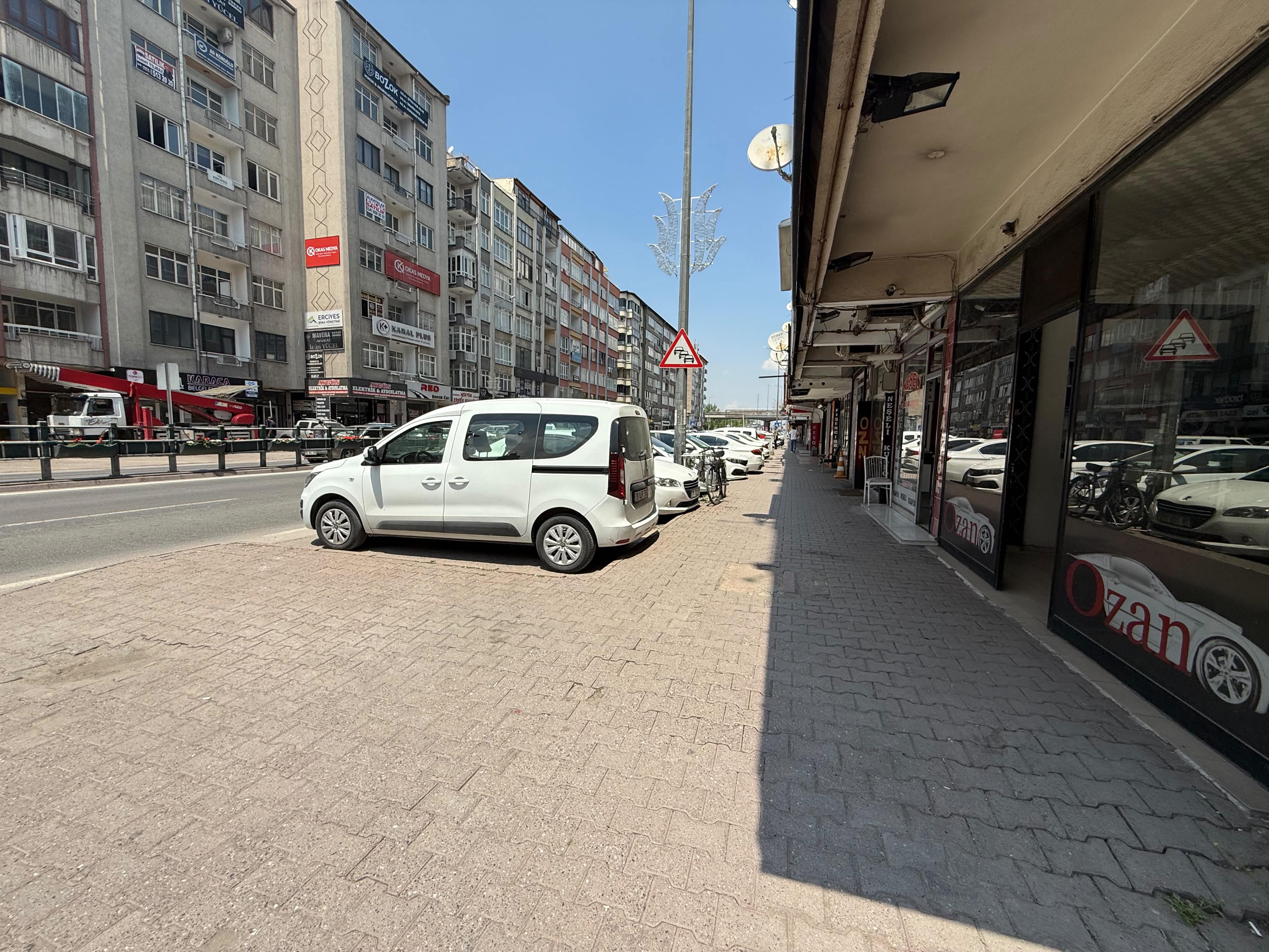 İSTASYON CADDESİNDE OKULUN DİBİNDE DEPOLU KİRALIK DÜKKAN - 12