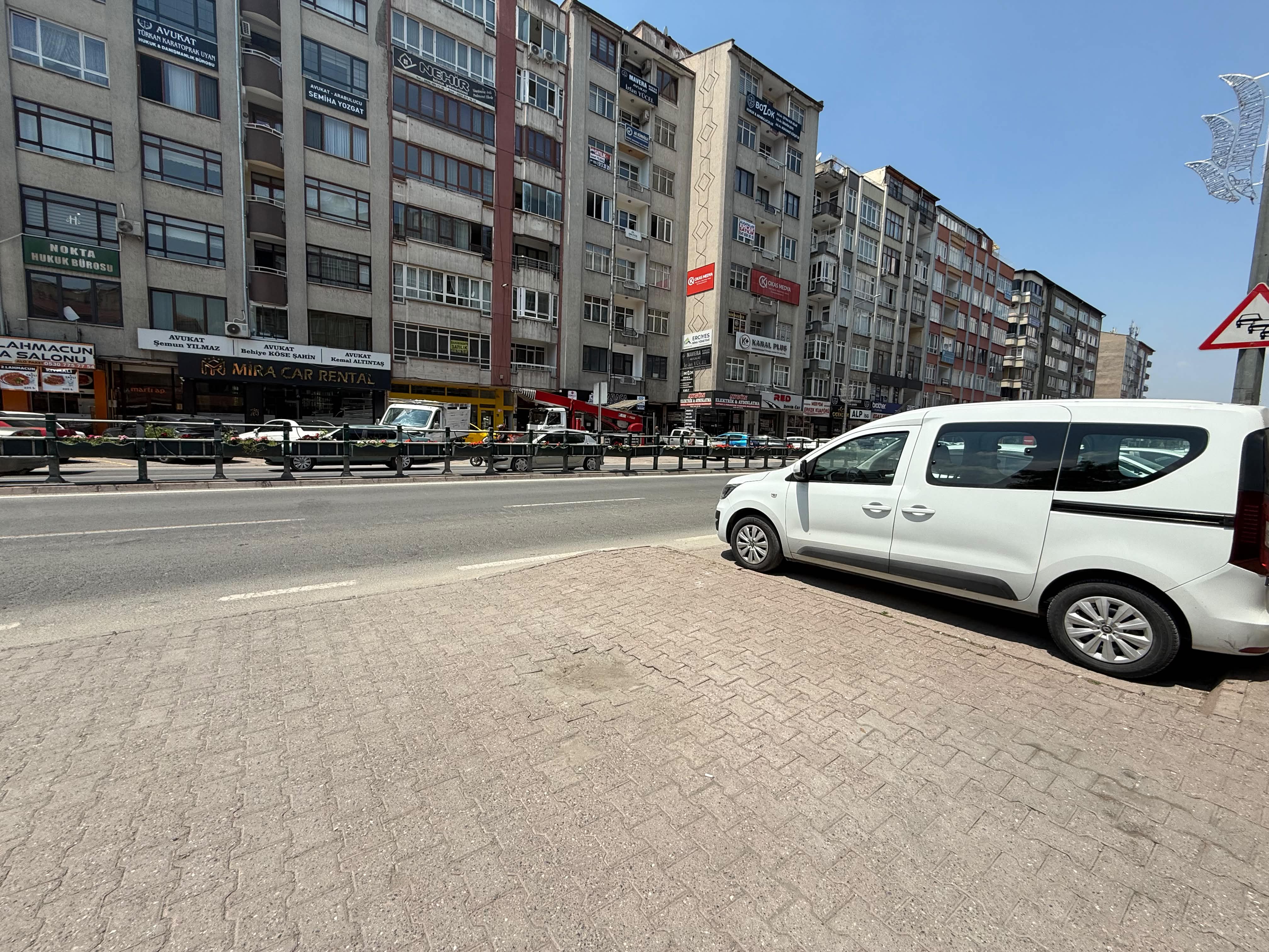 İSTASYON CADDESİNDE OKULUN DİBİNDE DEPOLU KİRALIK DÜKKAN - 13