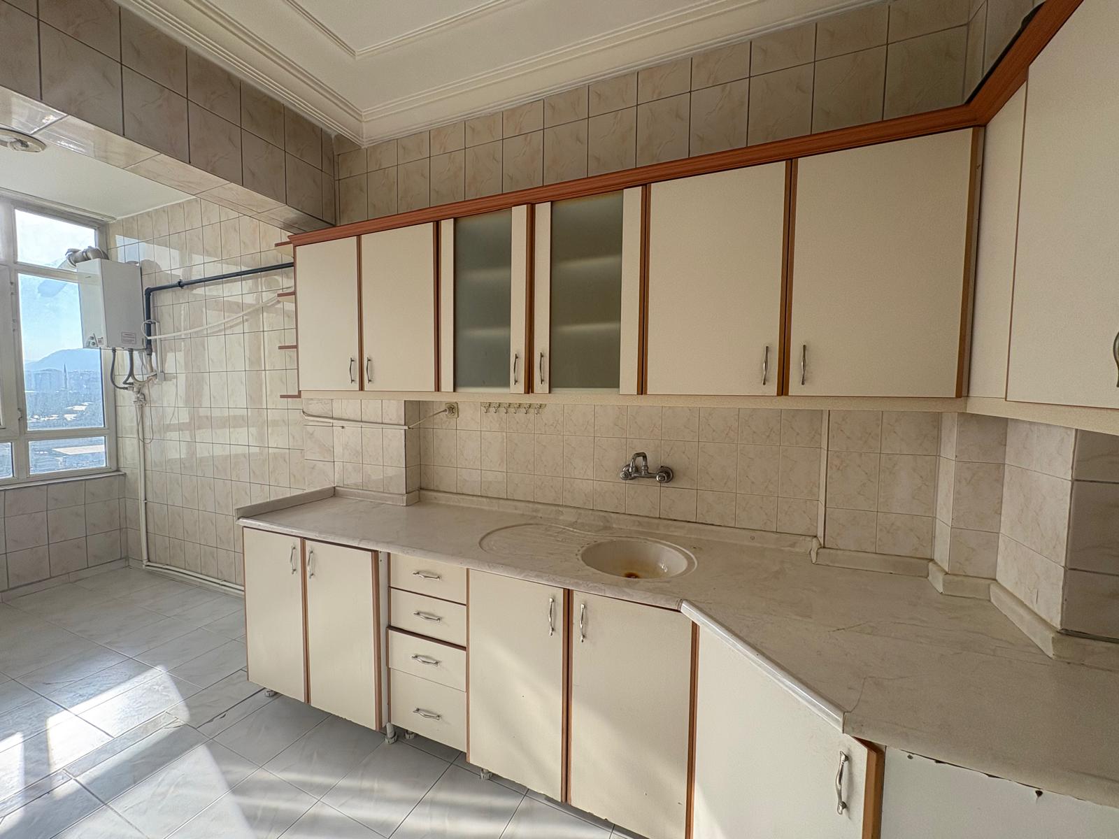 ŞEHİR MERKEZİNE YÜRÜME MESAFESİNDE MANZARALI 3+1 DAİRE - 14