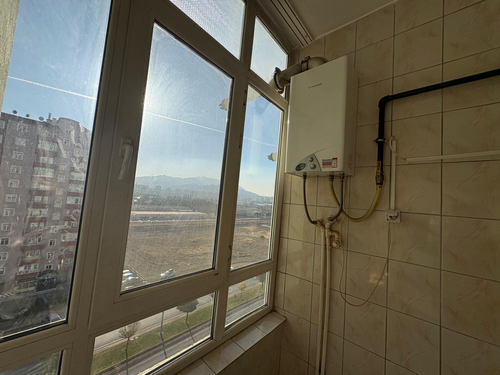 ŞEHİR MERKEZİNE YÜRÜME MESAFESİNDE MANZARALI 3+1 DAİRE - 2