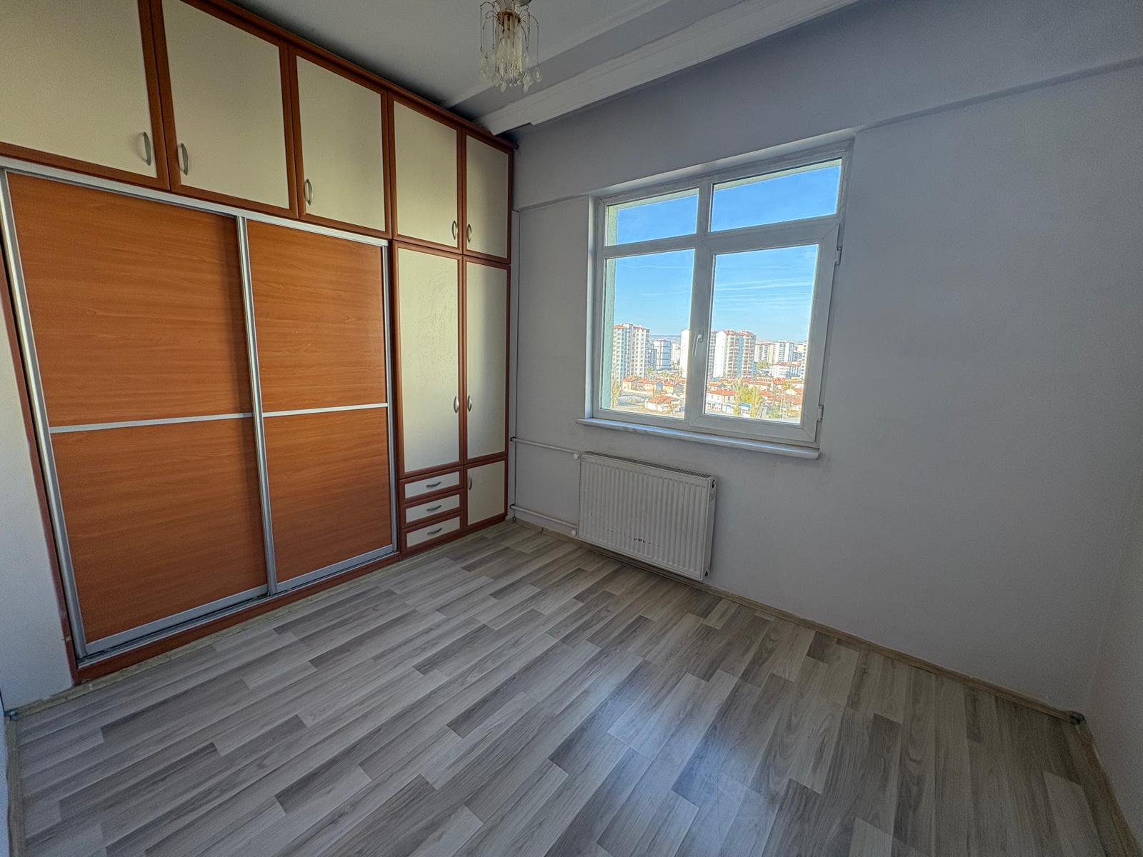 ŞEHİR MERKEZİNE YÜRÜME MESAFESİNDE MANZARALI 3+1 DAİRE - 9