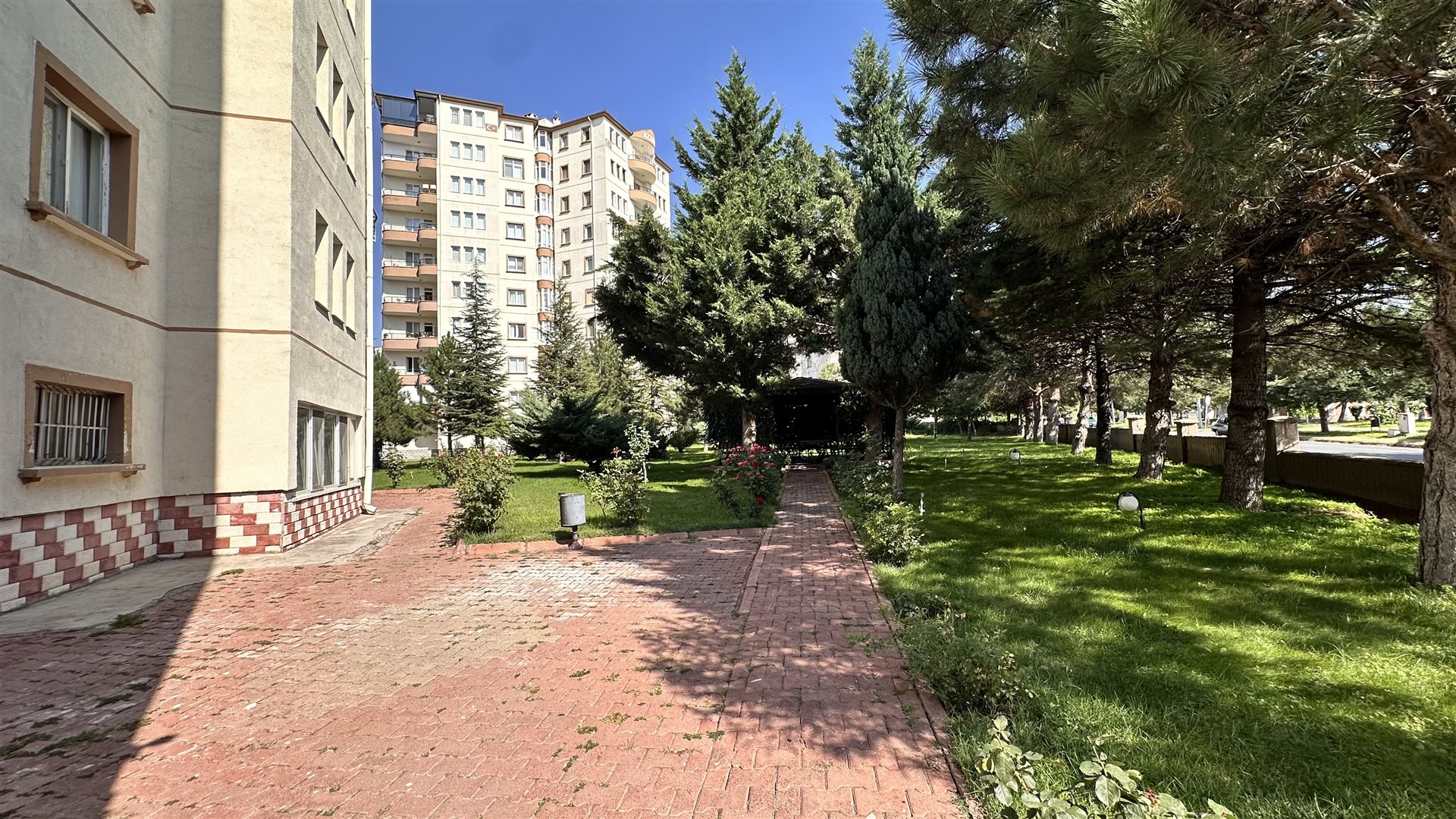 KONAKLARDA, MİMARSİNAN CADDESİ ÜZERİNDE SATILIK 3+1 DAİRE - 4