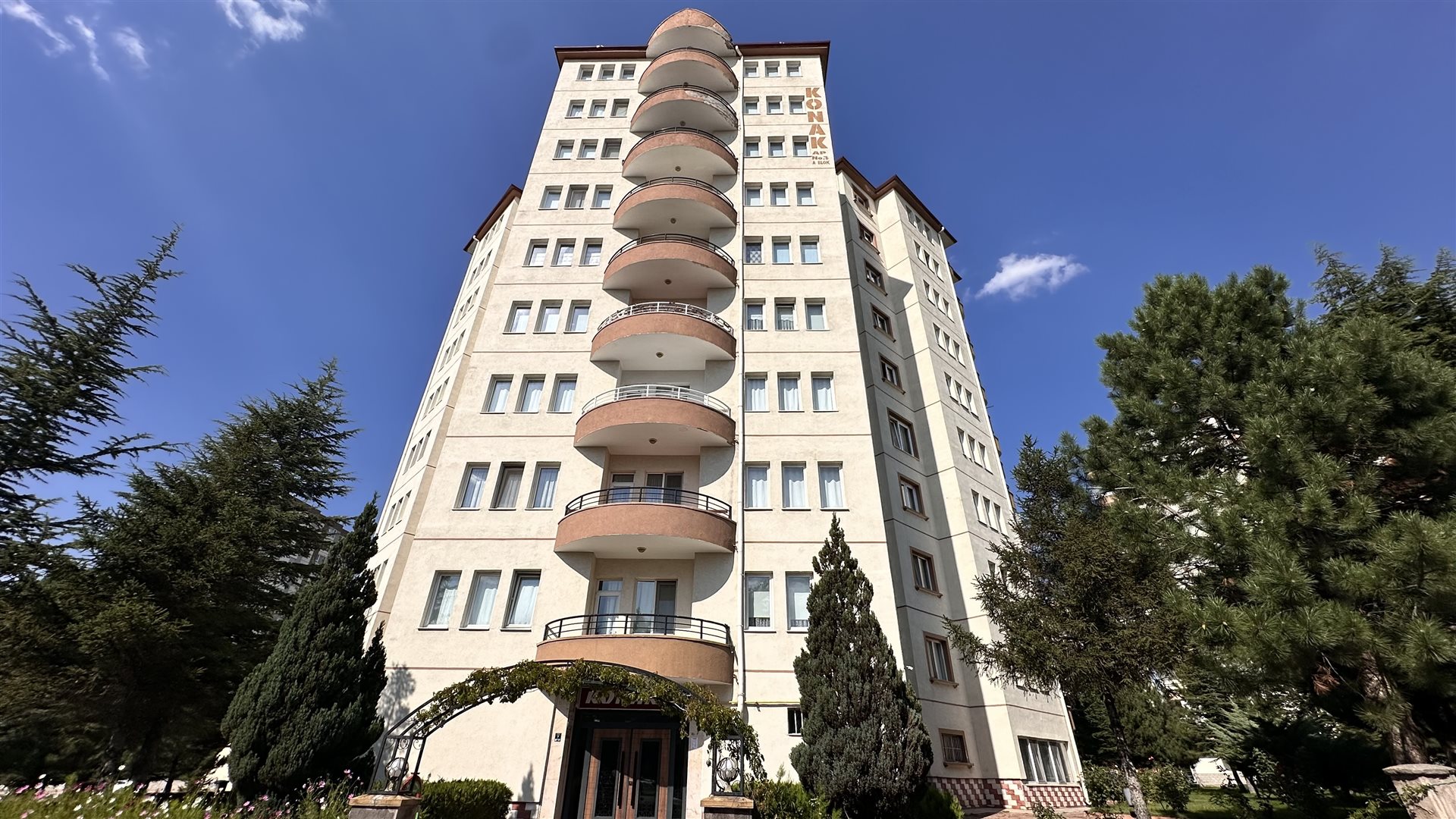 KONAKLARDA, MİMARSİNAN CADDESİ ÜZERİNDE SATILIK 3+1 DAİRE