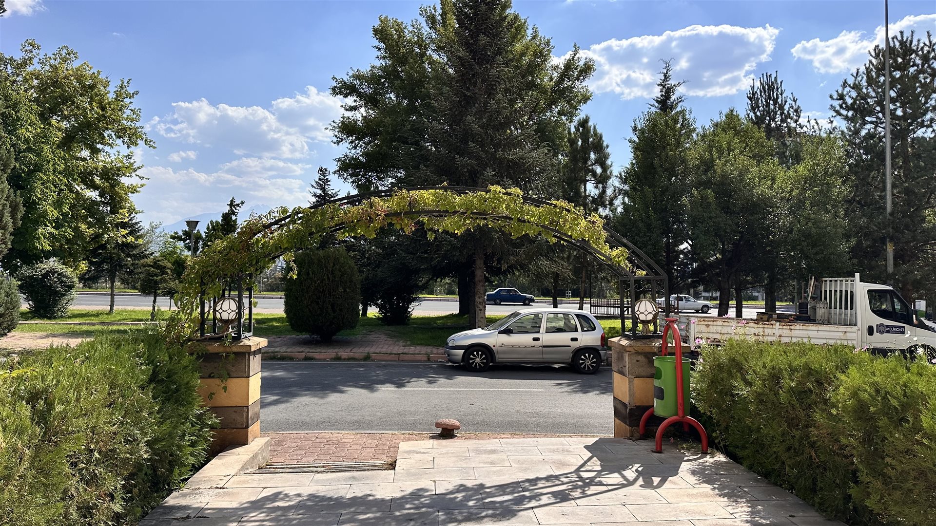 KONAKLARDA, MİMARSİNAN CADDESİ ÜZERİNDE SATILIK 3+1 DAİRE - 5