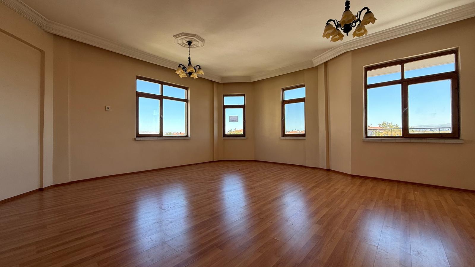 ESENYURT CADDE ÜZERİ GENİŞ METRAJLI KİRALIK DAİRE - 9