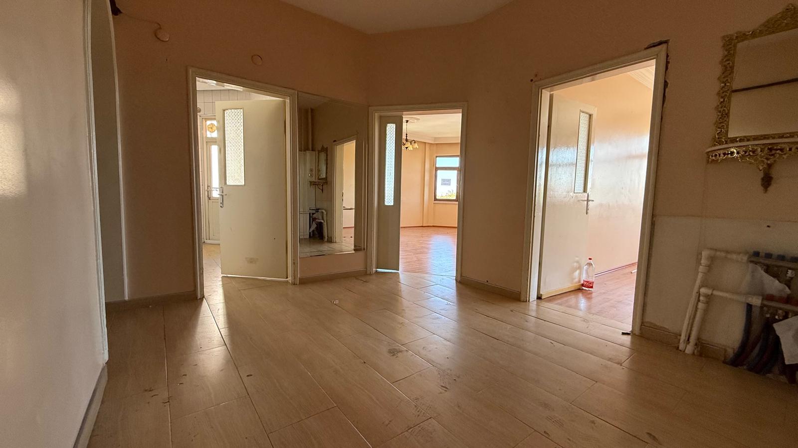 ESENYURT CADDE ÜZERİ GENİŞ METRAJLI KİRALIK DAİRE - 8