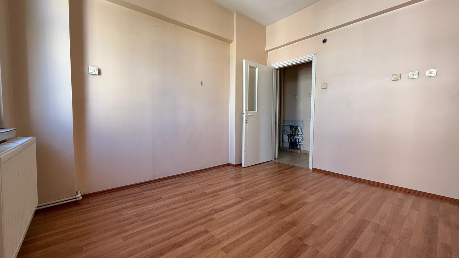 ESENYURT CADDE ÜZERİ GENİŞ METRAJLI KİRALIK DAİRE - 23