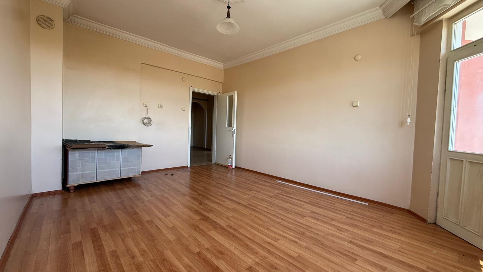 ESENYURT CADDE ÜZERİ GENİŞ METRAJLI KİRALIK DAİRE - 13