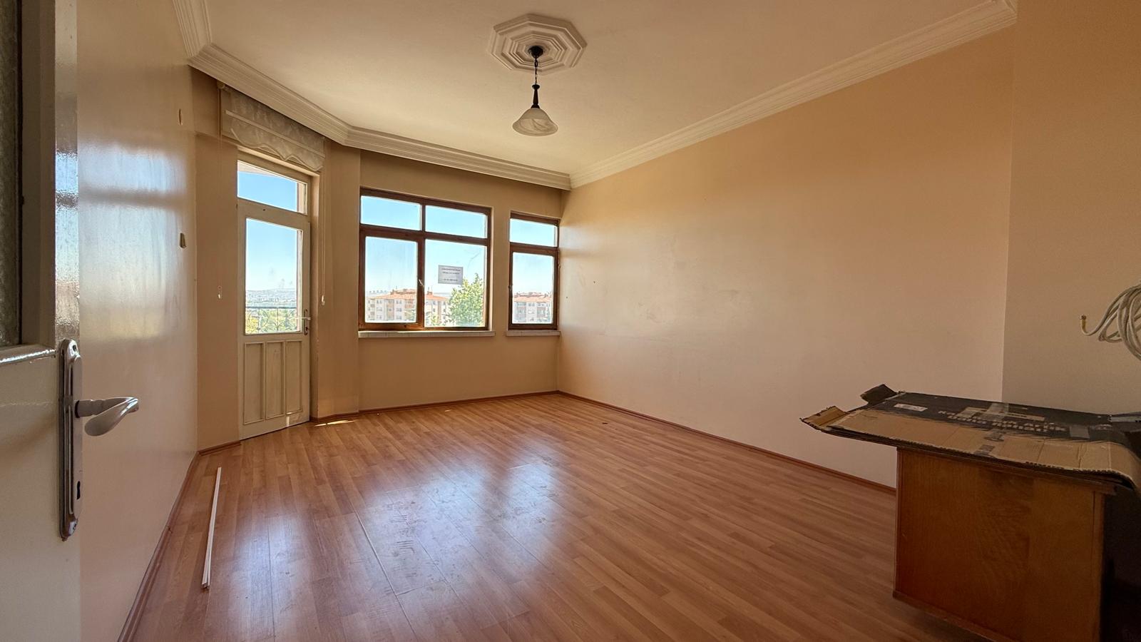 ESENYURT CADDE ÜZERİ GENİŞ METRAJLI KİRALIK DAİRE - 12