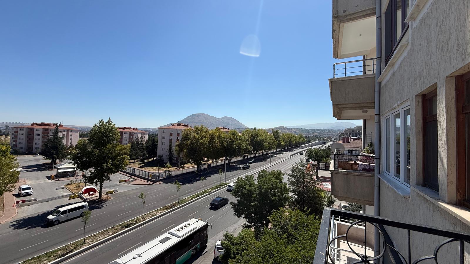 ESENYURT CADDE ÜZERİ GENİŞ METRAJLI KİRALIK DAİRE - 16