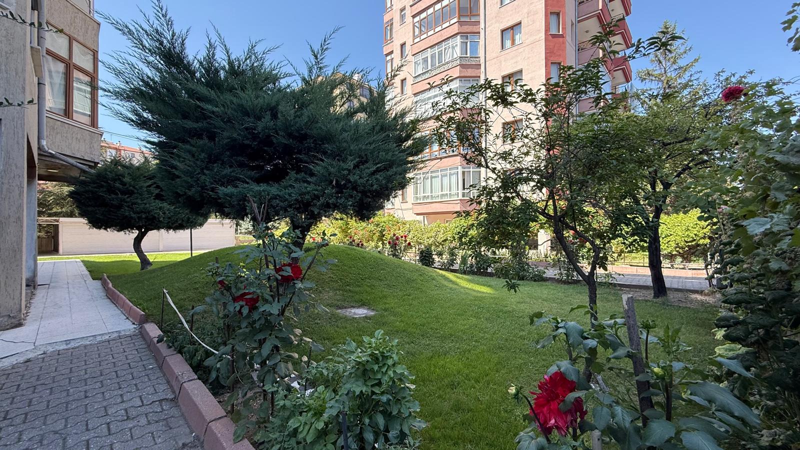 ESENYURT CADDE ÜZERİ GENİŞ METRAJLI KİRALIK DAİRE
