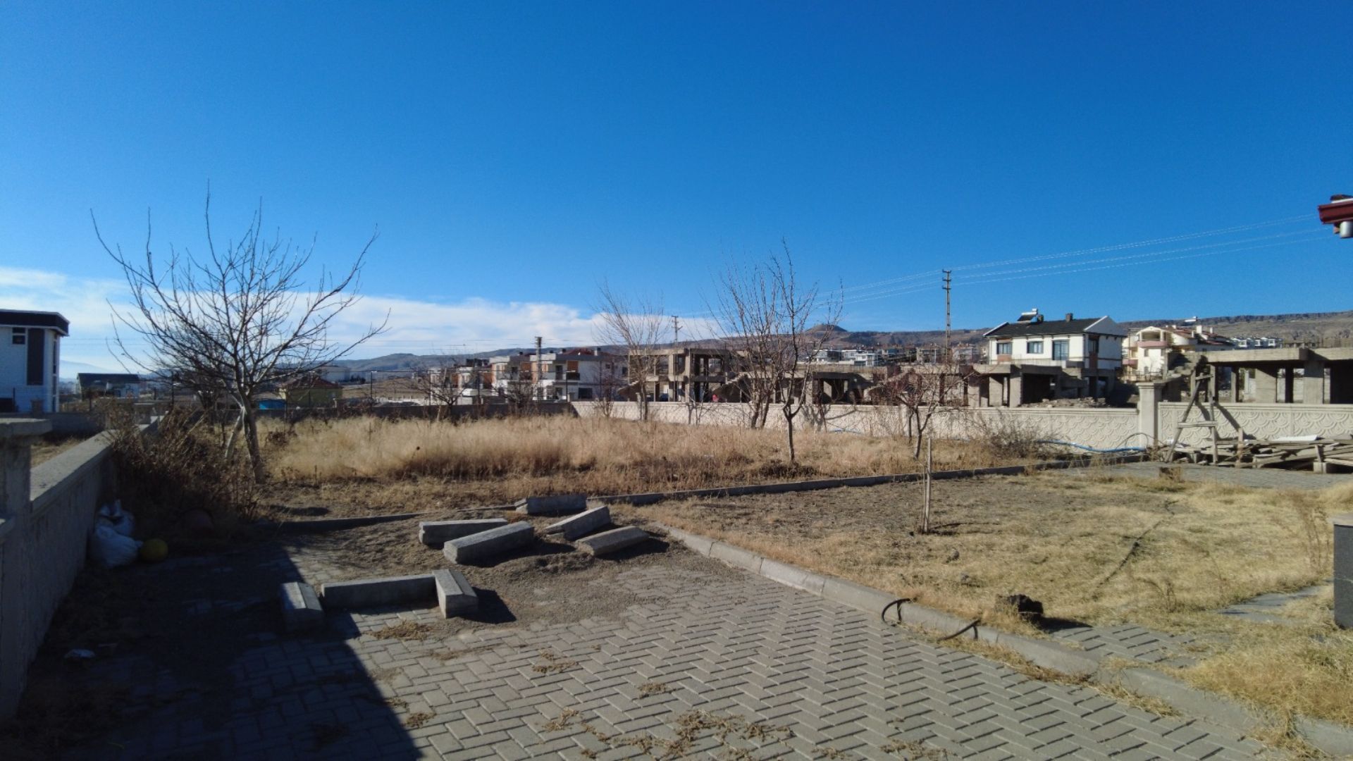 ERKİLET'TE İÇERİSİNDE EVİ BULUNAN 900 M2 TEMİZ VİLLA PARSELİ - 12