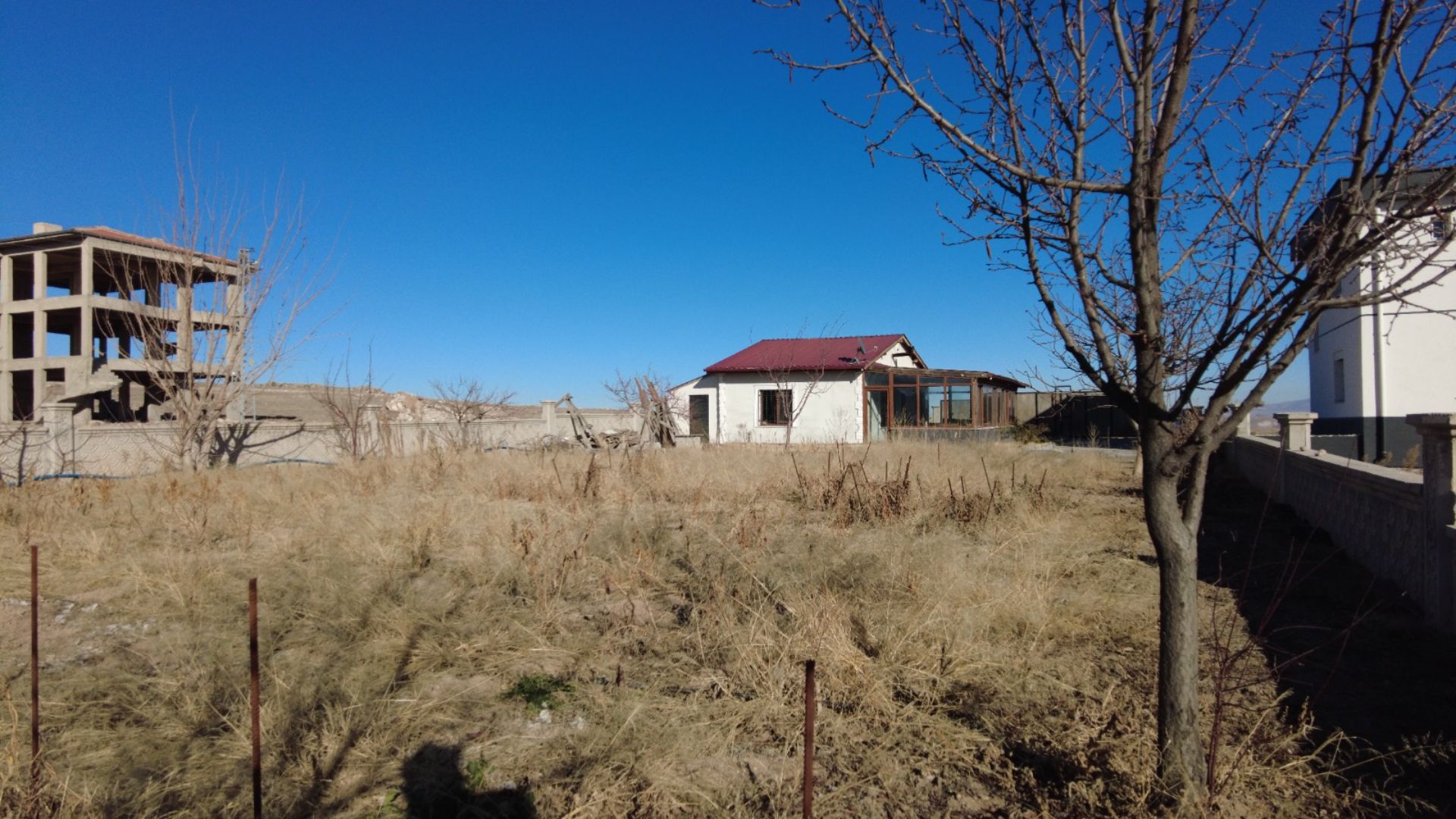 ERKİLET'TE İÇERİSİNDE EVİ BULUNAN 900 M2 TEMİZ VİLLA PARSELİ - 4