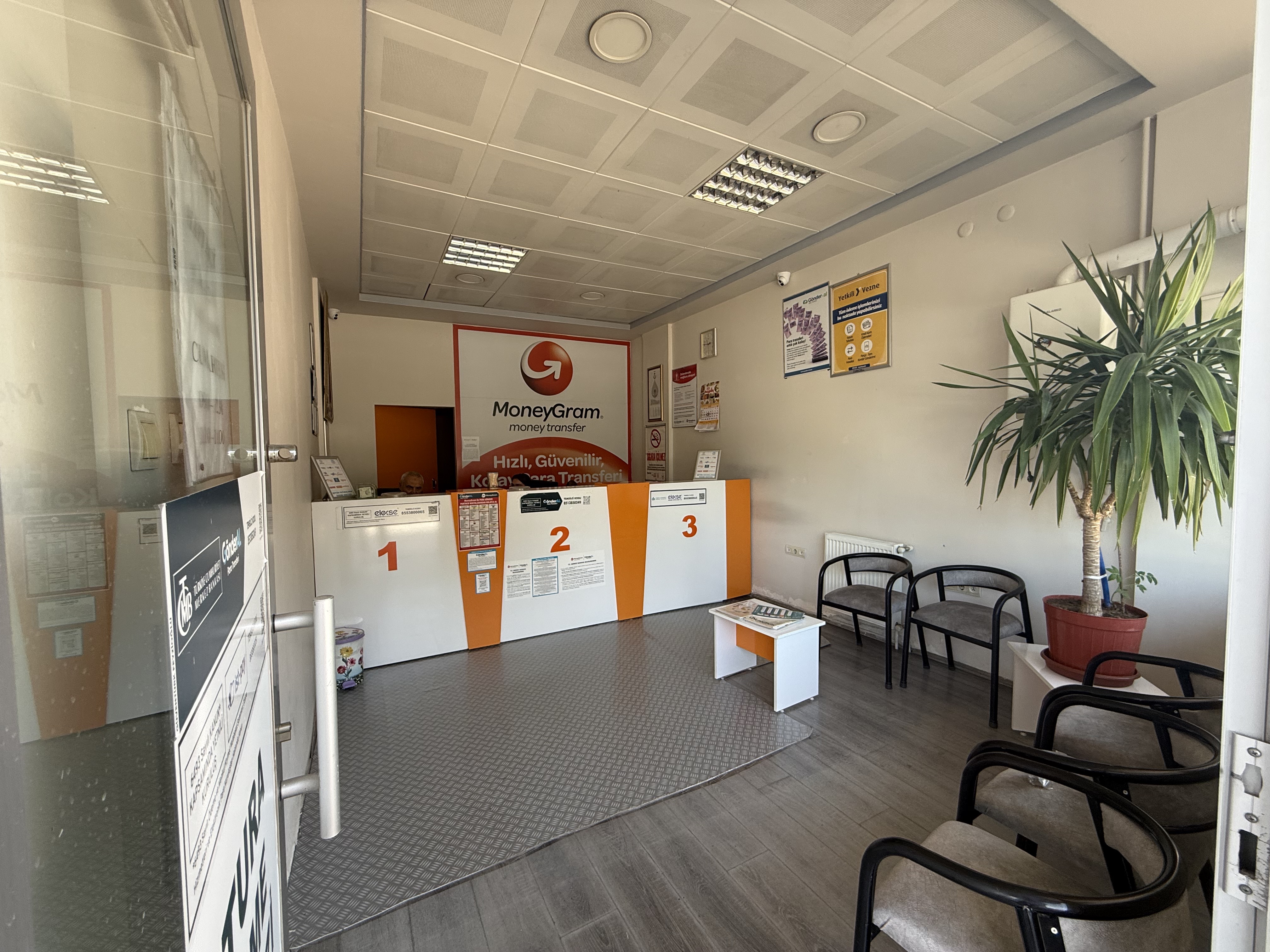 YENİ MAH.'DE AKSA GAZ KARŞISINDA 50 M2 ASMA KATLI DÜKKAN