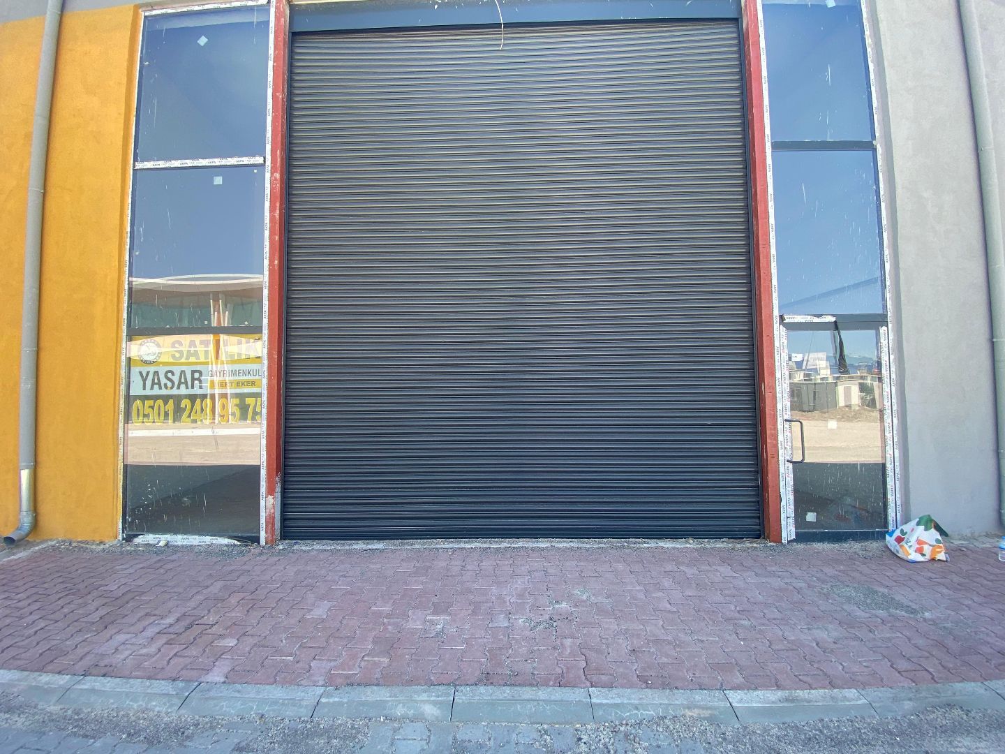 METALSAN'DA SATILIK YÜKSEK TAVANLI 200 M2 DÜKKAN