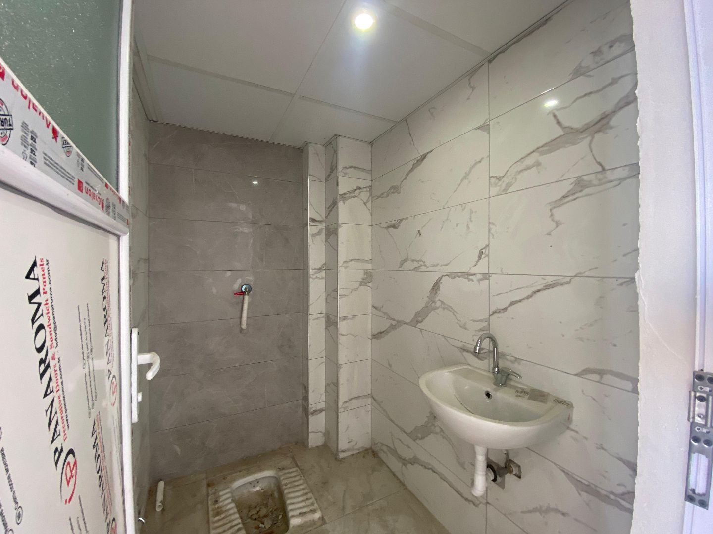 METALSAN'DA SATILIK YÜKSEK TAVANLI 200 M2 DÜKKAN - 8