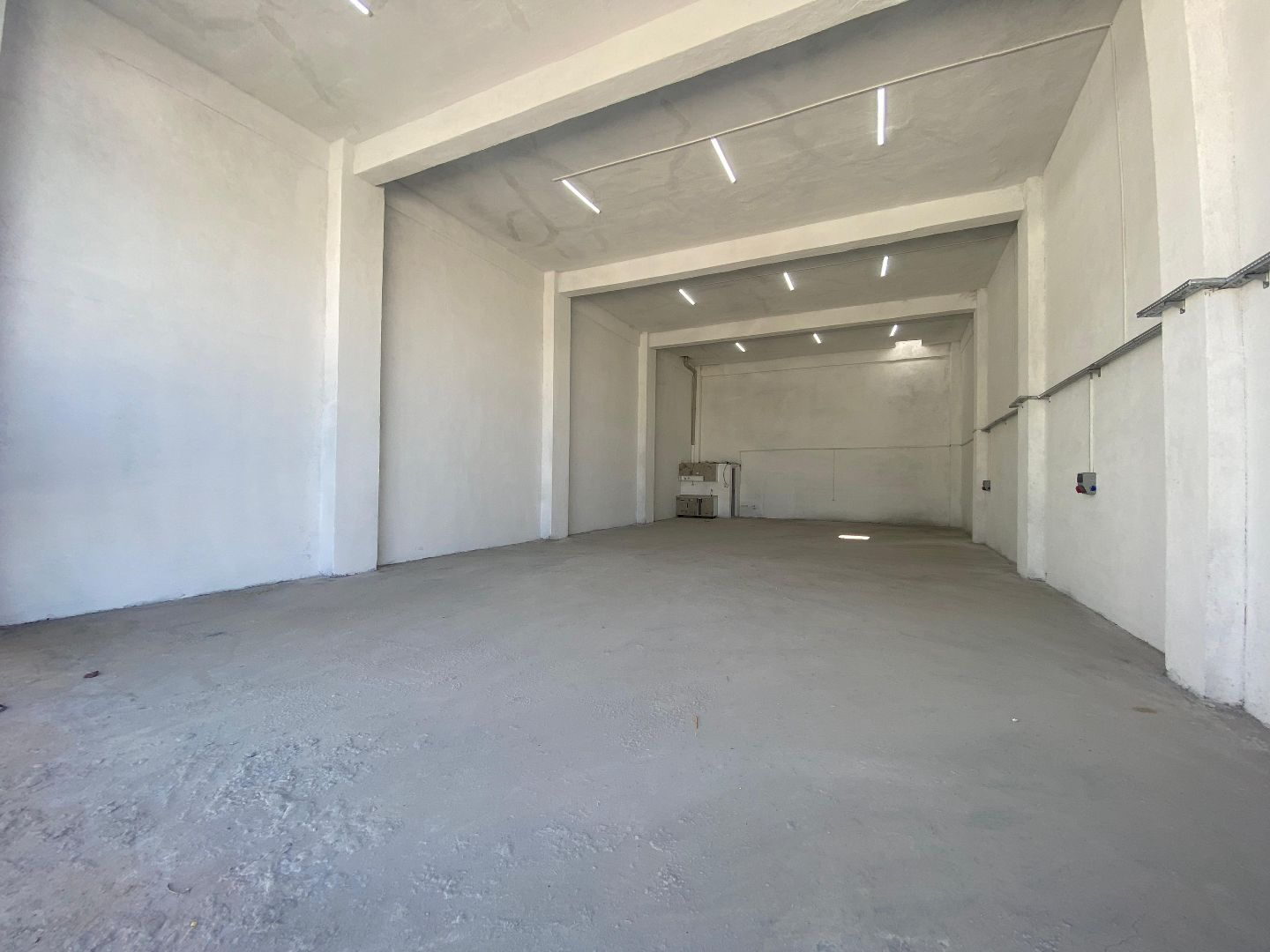 METALSAN'DA SATILIK YÜKSEK TAVANLI 200 M2 DÜKKAN - 5