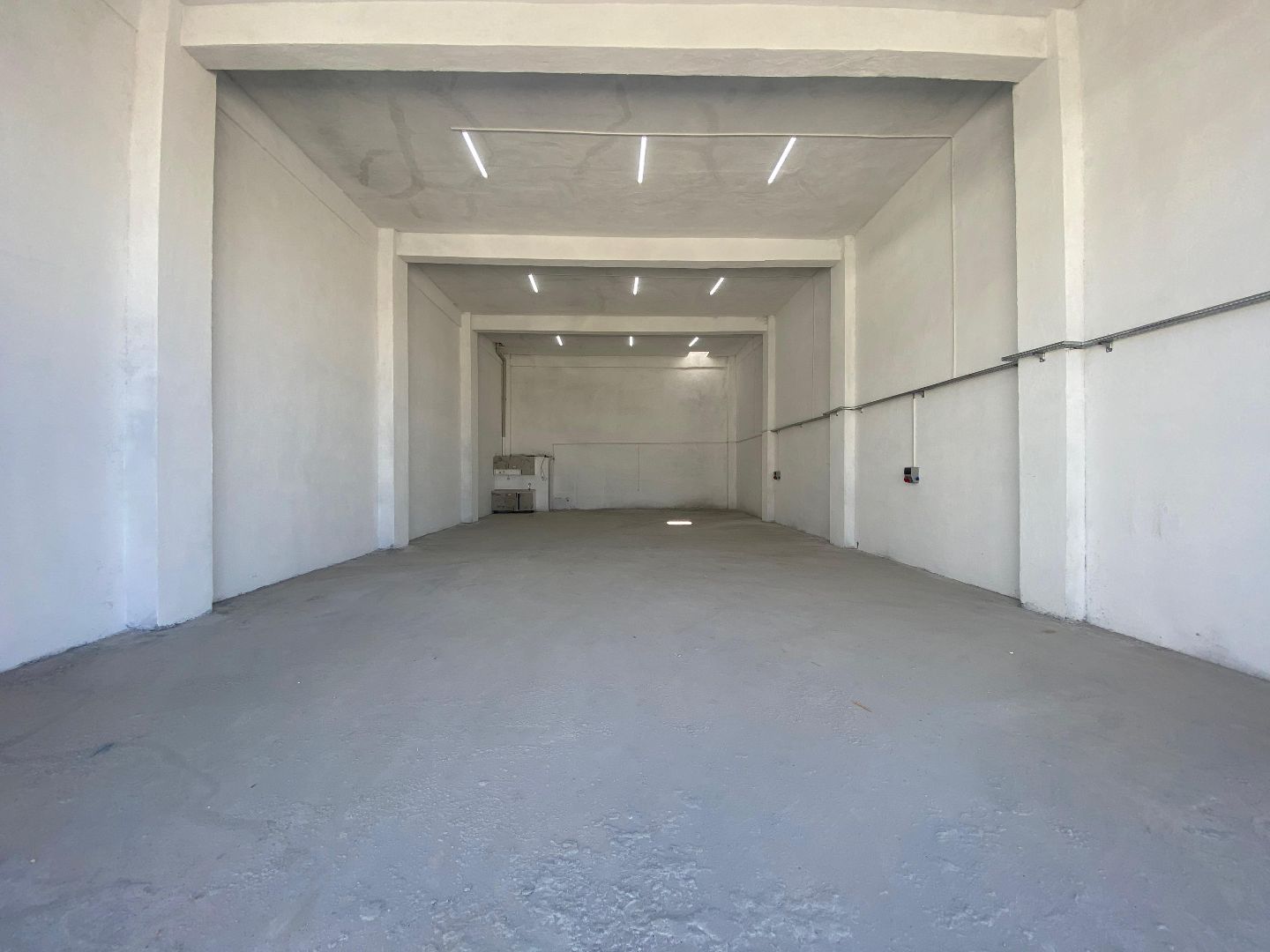 METALSAN'DA SATILIK YÜKSEK TAVANLI 200 M2 DÜKKAN - 9