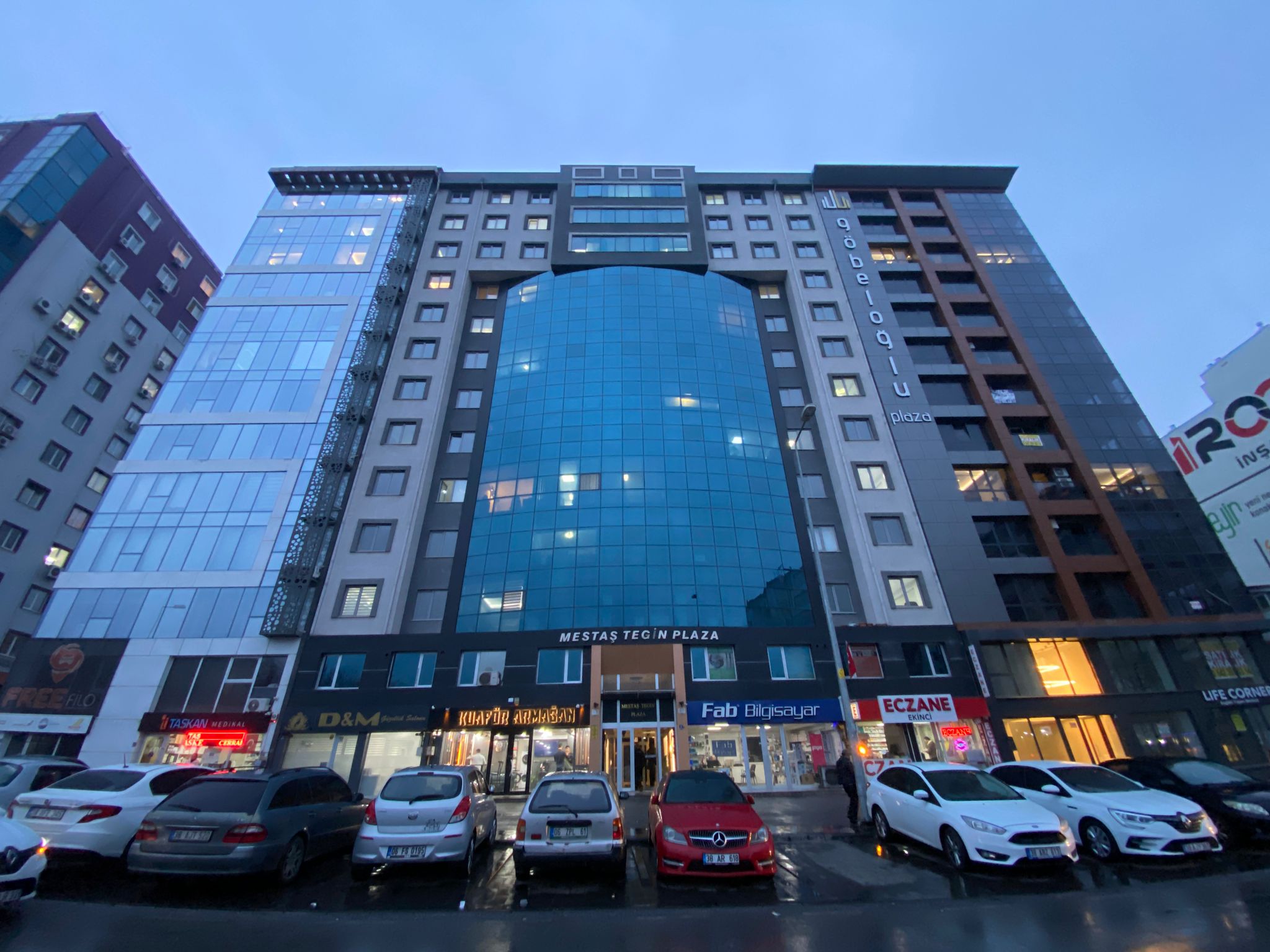 YAŞAR GYO| MERKEZDE PLAZA İÇİNDE KİRALIK OFİS & BÜRO