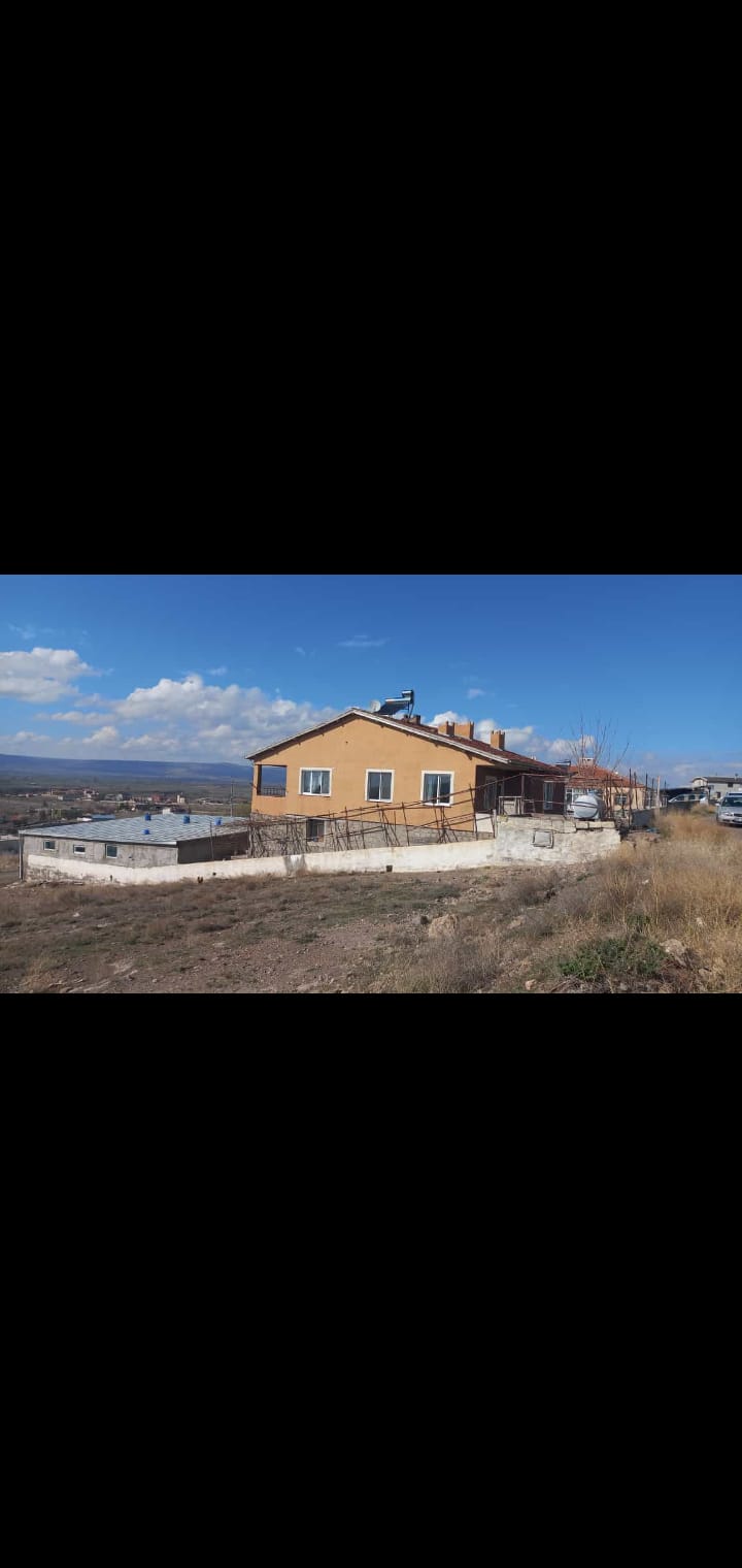 YEŞİLYURT DA HARİKA KONUMDA SATILIK MÜSTAKİL ÇİFTLİK EVİ
