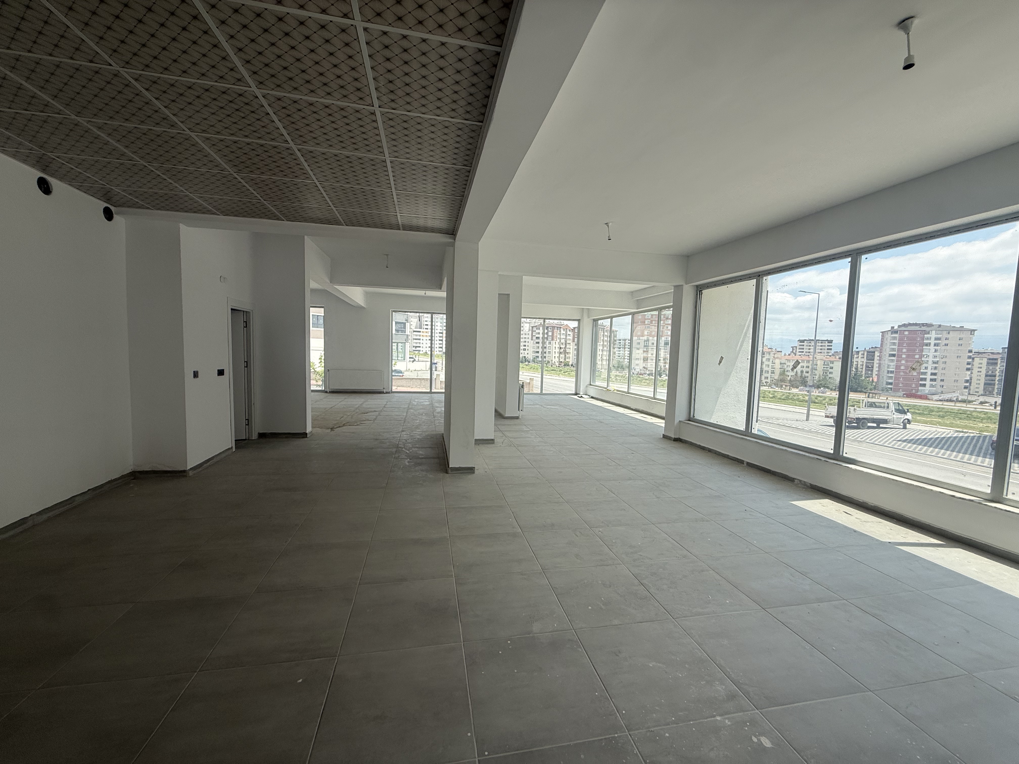 ERKİLET OSMANGAZİ'DE KURUMSALA KİRALIK 180 M2 KÖŞE DÜKKAN - 10
