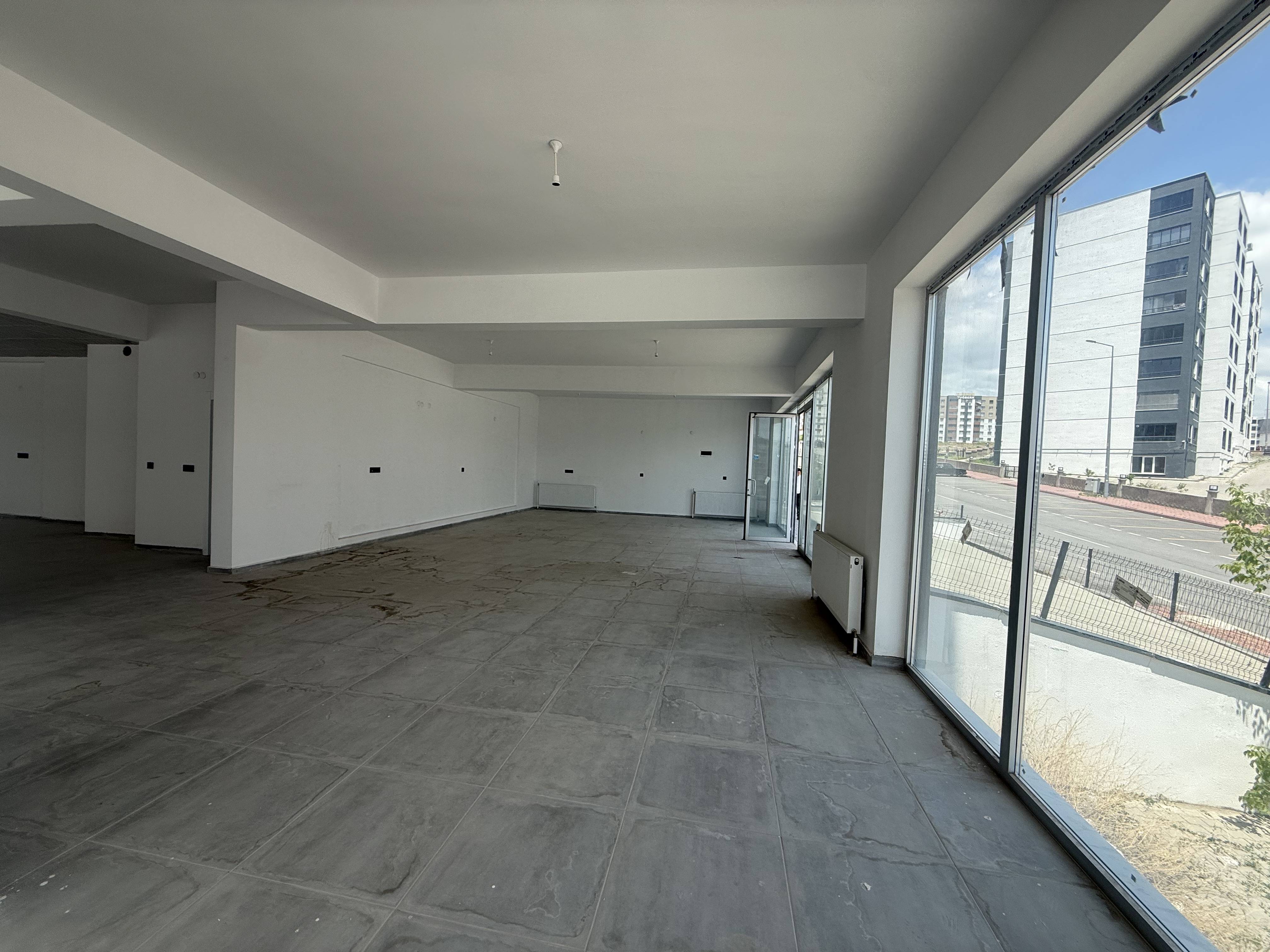 ERKİLET OSMANGAZİ'DE KURUMSALA KİRALIK 180 M2 KÖŞE DÜKKAN - 12