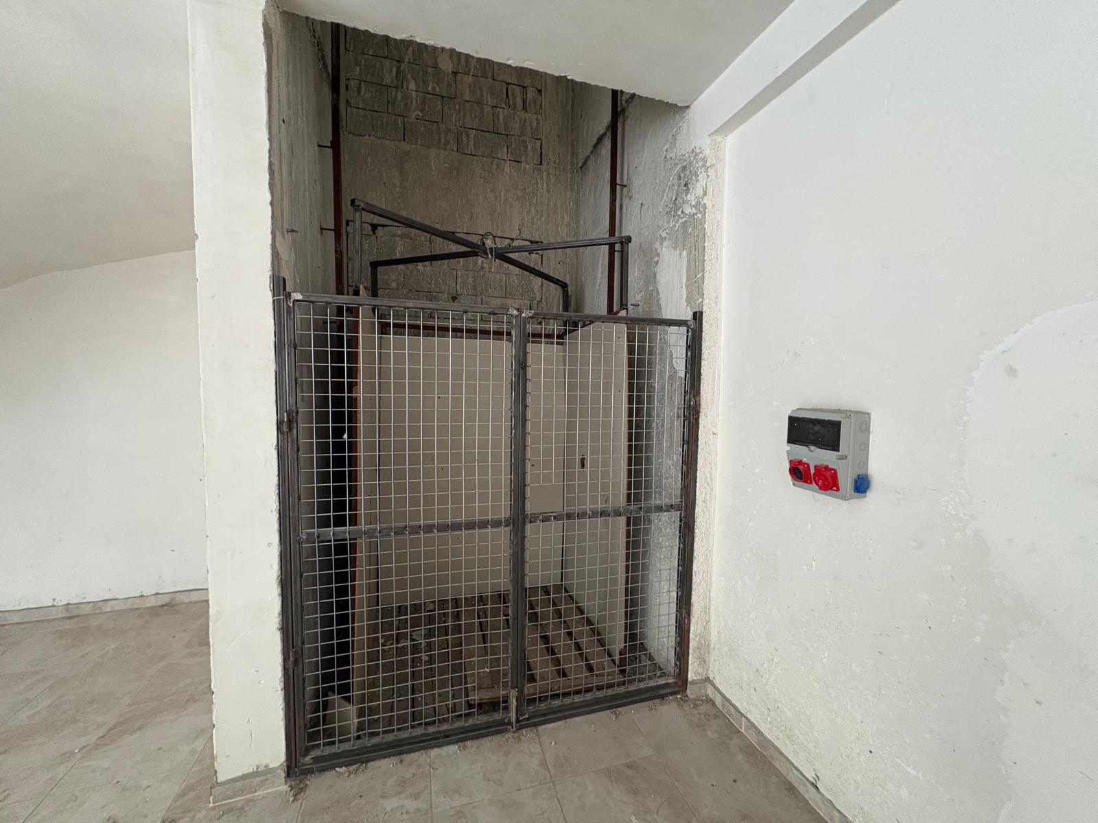 SERBEST BÖLGEDE 4 KATLI 480 M2 KİRALIK İŞYERİ - 8