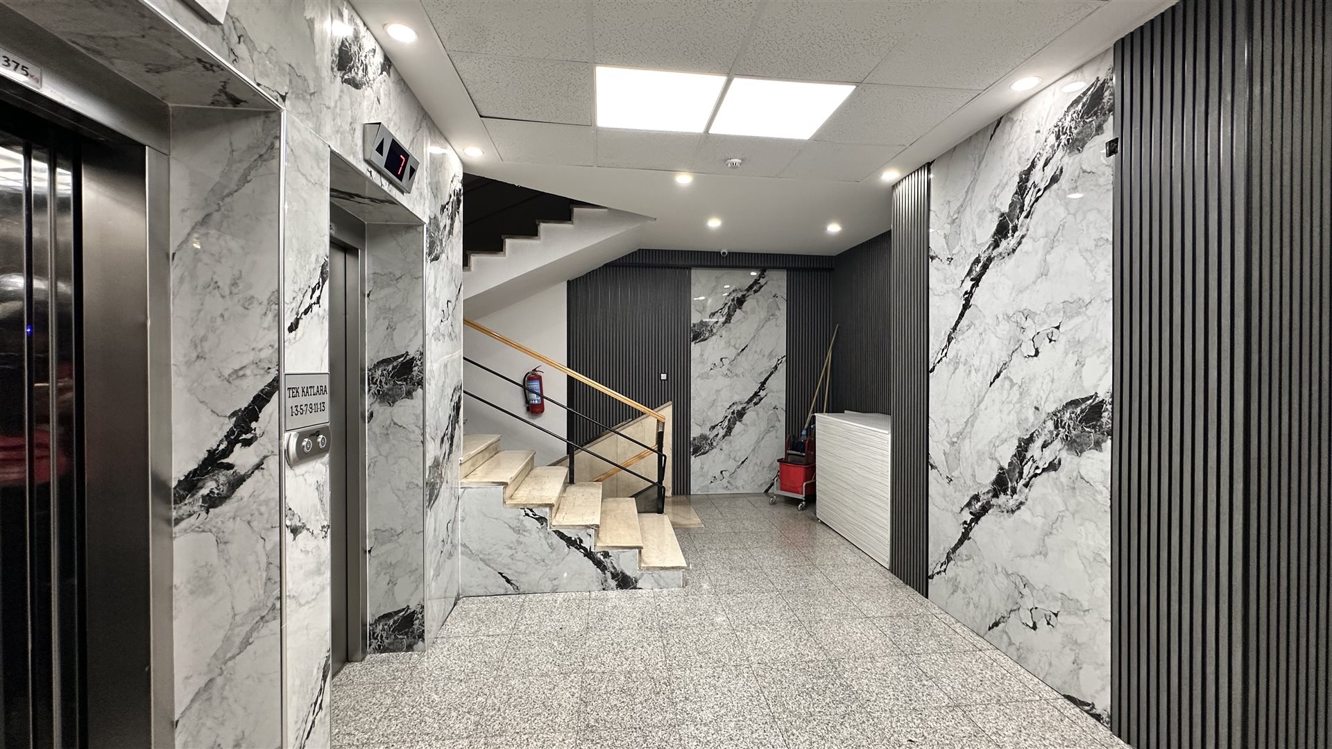 HUKUK PLAZA DA KİRALIK SIFIR OFİS - 25