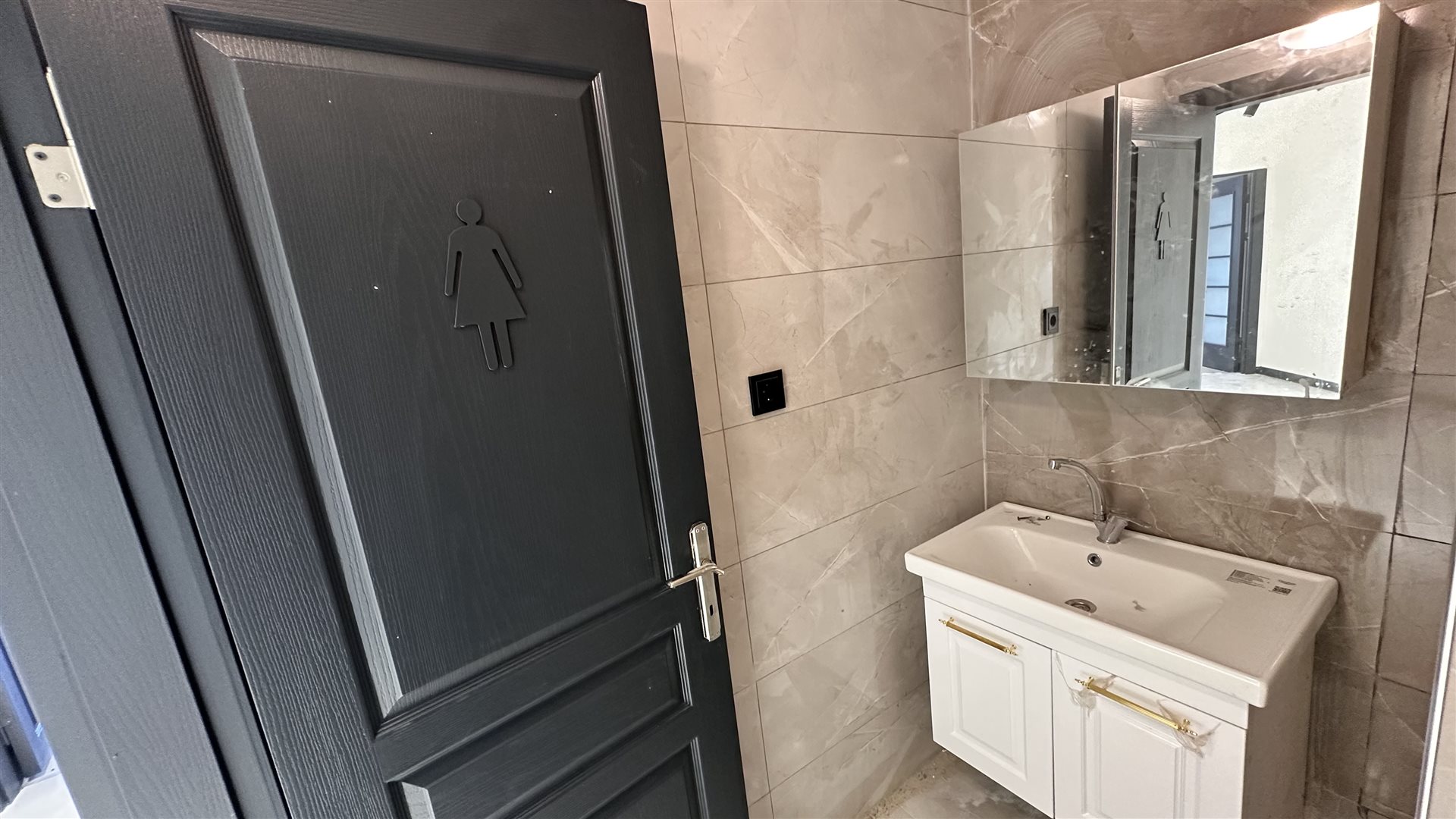 HUKUK PLAZA DA KİRALIK SIFIR OFİS - 13