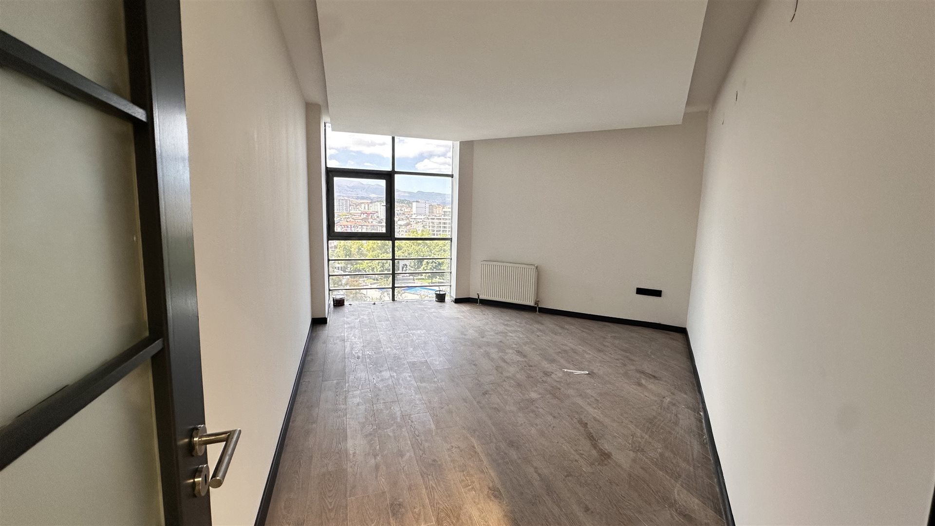 HUKUK PLAZA DA KİRALIK SIFIR OFİS