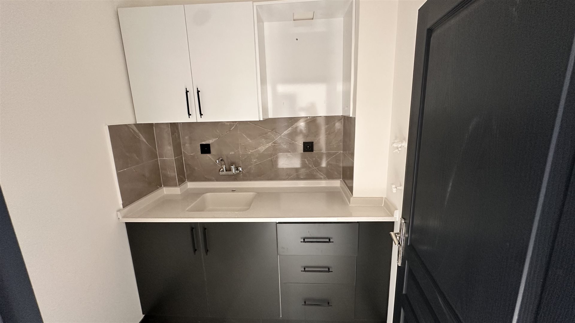 HUKUK PLAZA DA KİRALIK SIFIR OFİS - 11