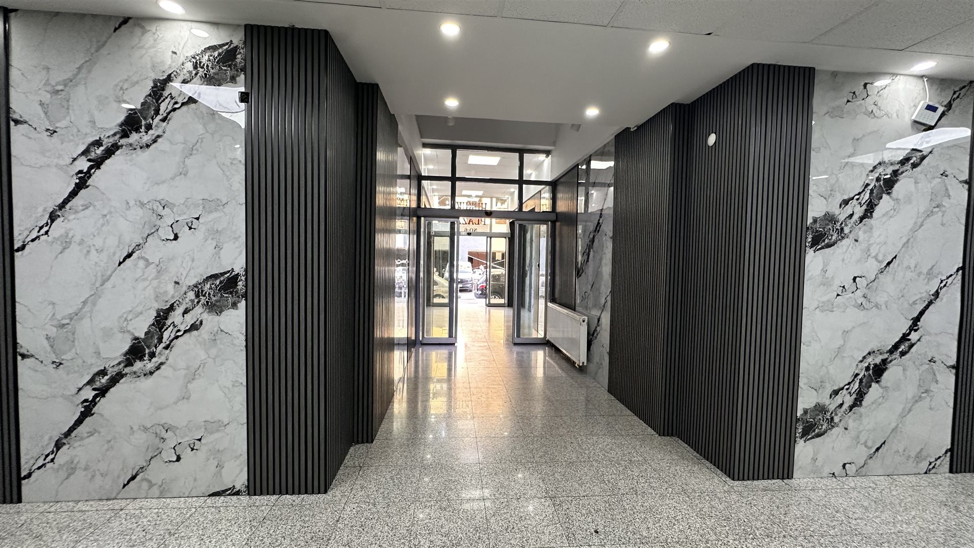 HUKUK PLAZA DA KİRALIK SIFIR OFİS - 24