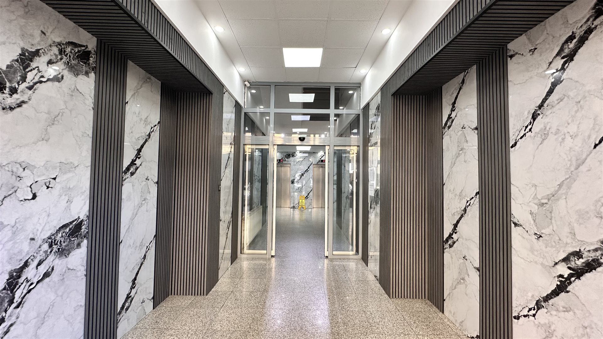 HUKUK PLAZA DA KİRALIK SIFIR OFİS - 26
