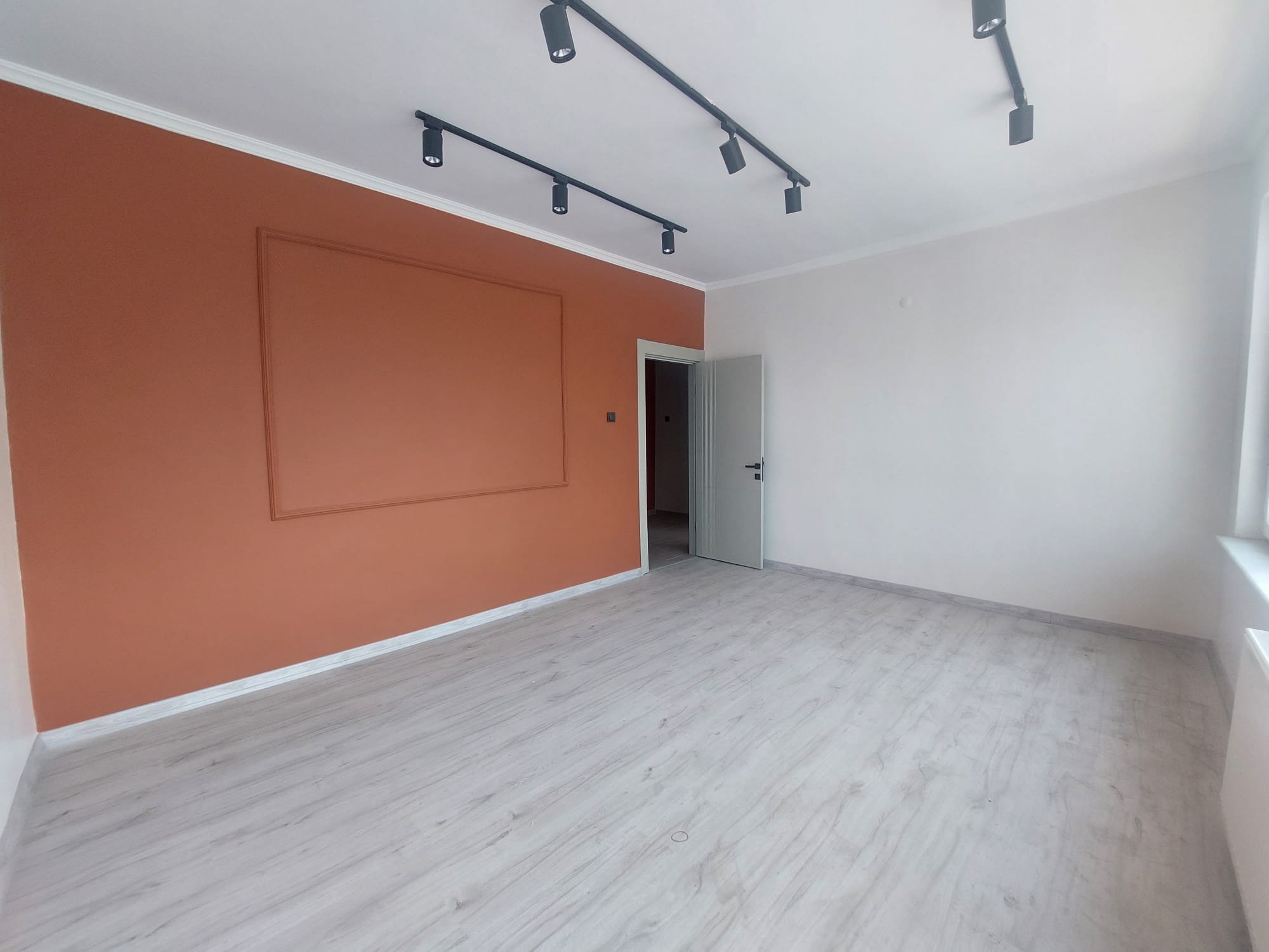 ÇARŞI MERKEZ CADDE EPHELİ YENİLENMİŞ SATILIK OFİS - 11