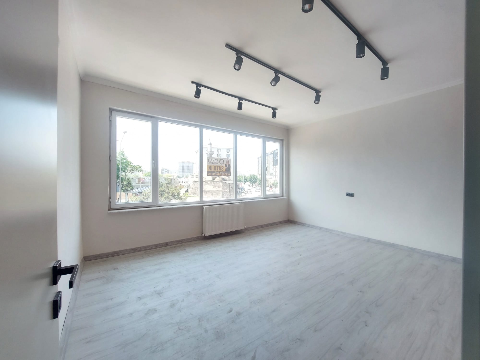 ÇARŞI MERKEZ CADDE EPHELİ YENİLENMİŞ SATILIK OFİS - 7