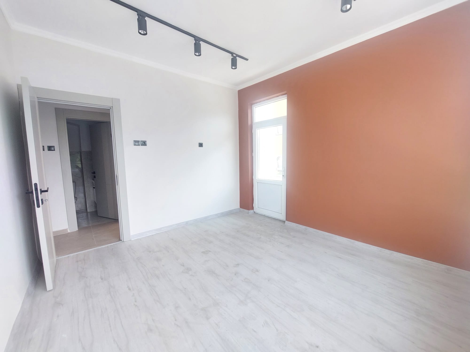 ÇARŞI MERKEZ CADDE EPHELİ YENİLENMİŞ SATILIK OFİS - 28
