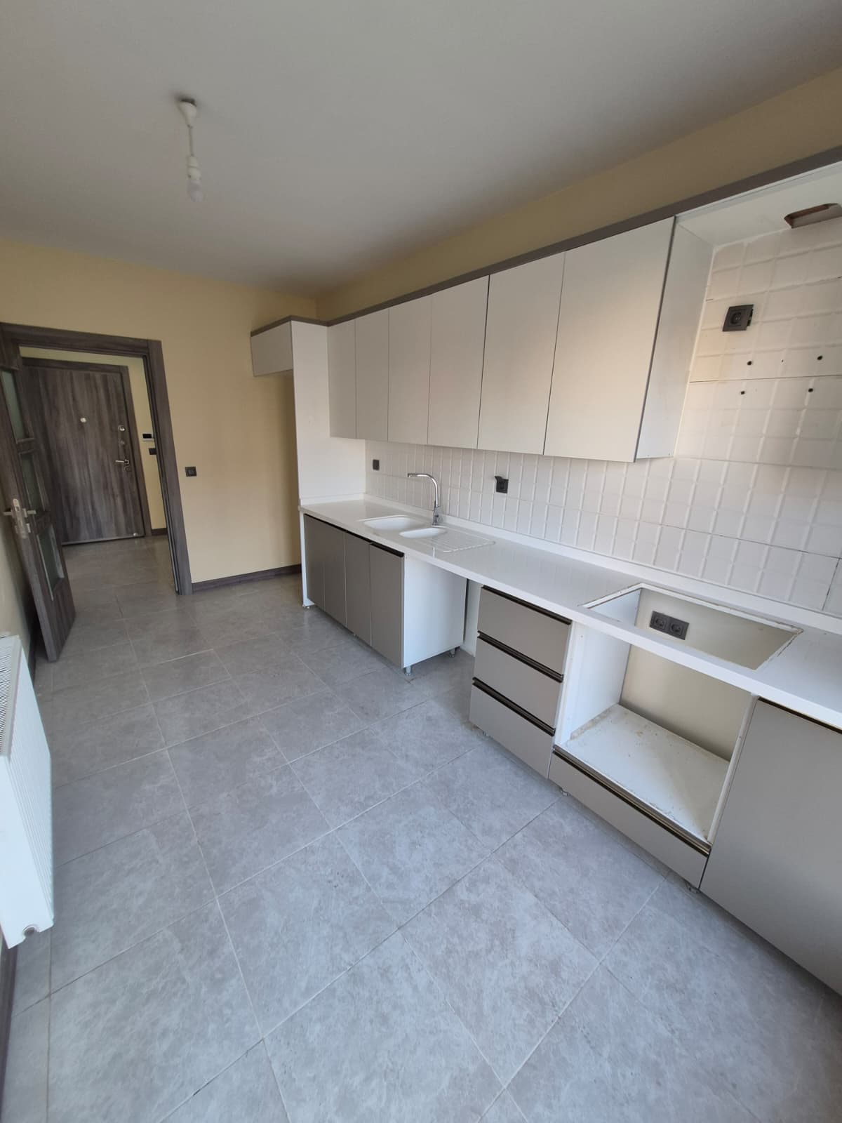Şeker Mah. Esnaf Toki 3+1 Ebeveyn Banyolu Kiralık Daire