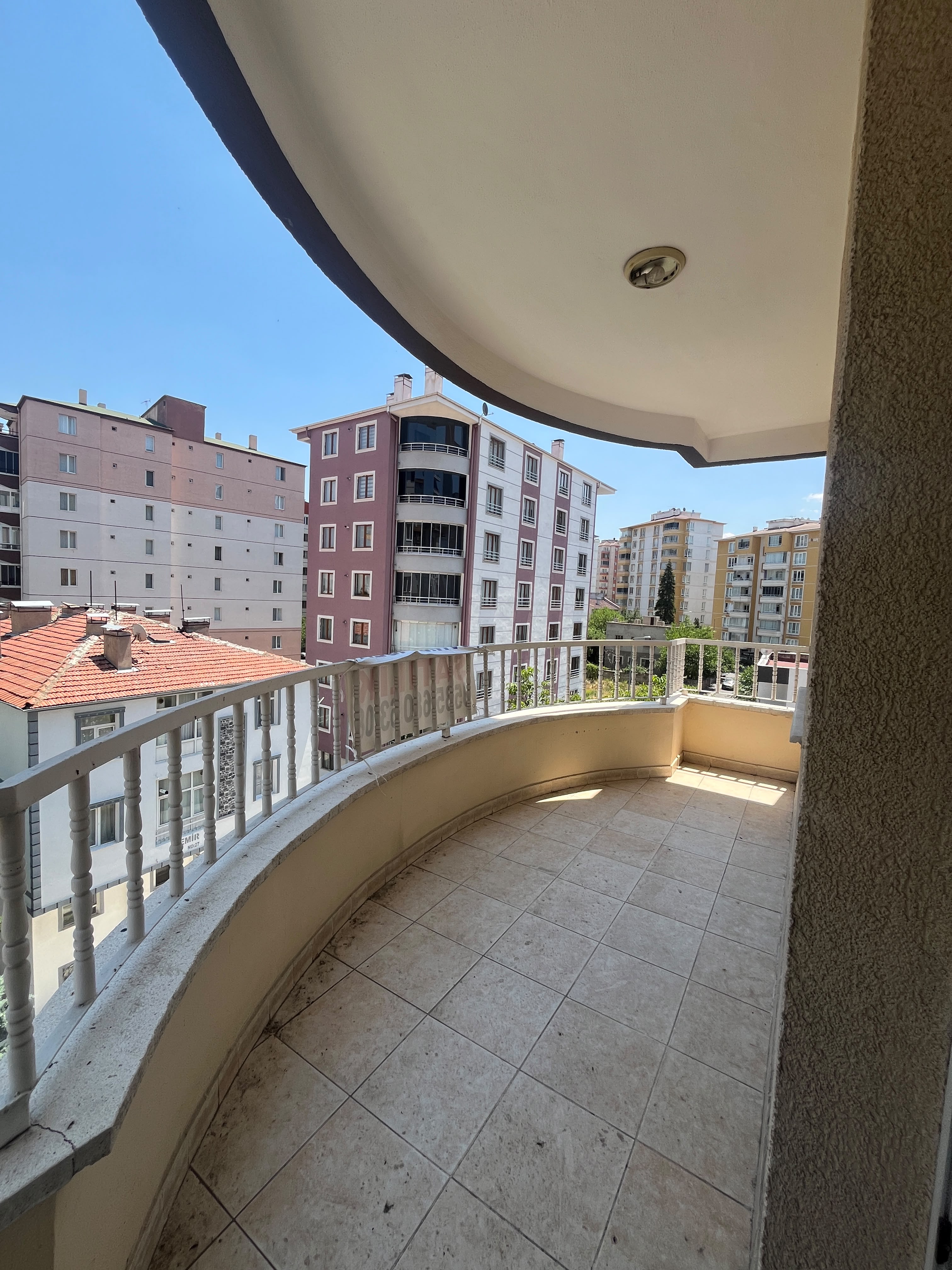 ESENYURT MAHALLESİ SÜMBÜL SOK. 3+1 GENİŞ DAİRE - 16