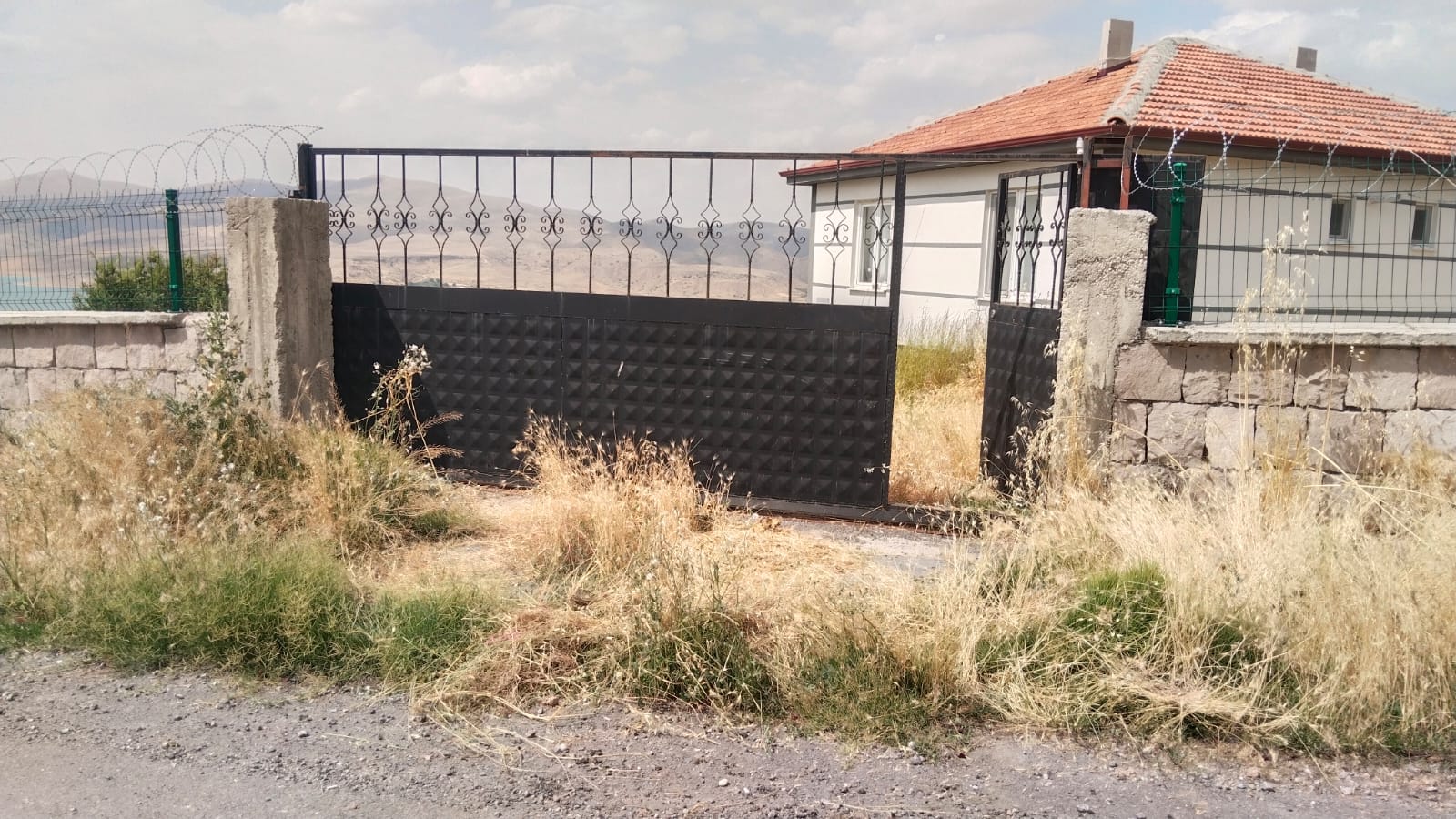 YASAR GYO<ÇEVRİLDE SATILIK 2952 METREKARE ARSA