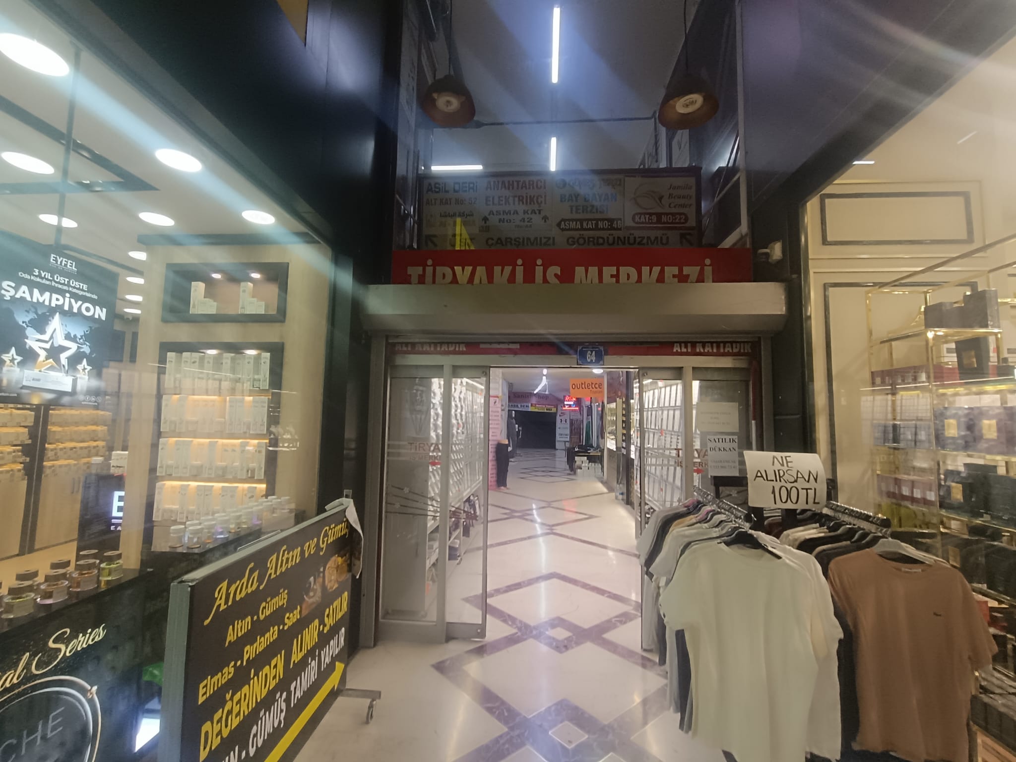 KIZILAY ATATÜRK BULVARI’NDA TİRYAKİ İŞ MERKEZİ’NDE SATILIK DÜKKÂN